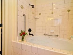 Queen Room - Disability Access Tub