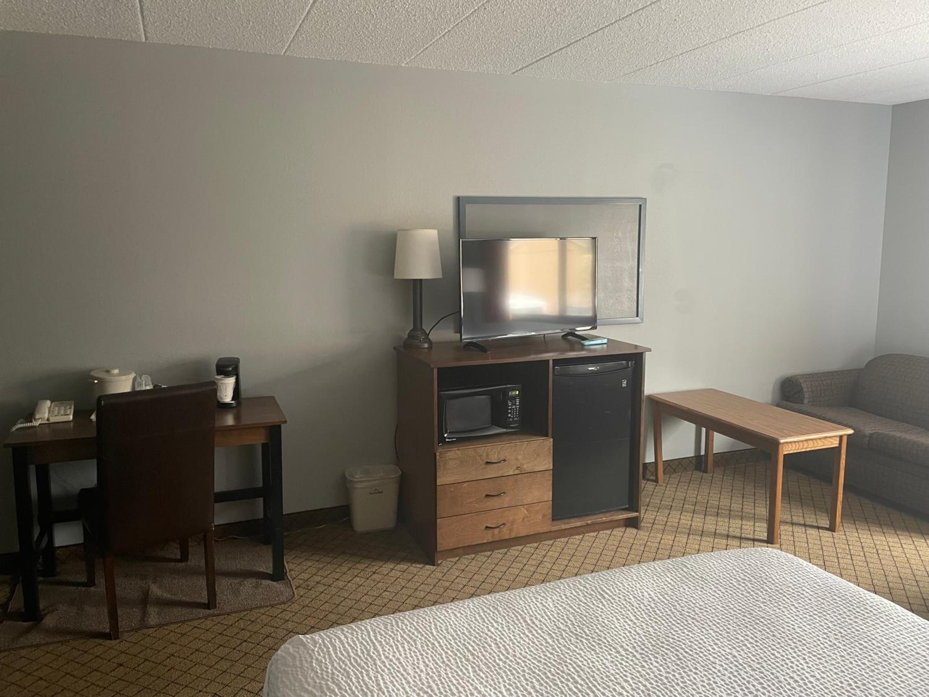 Executive Suite with two Queen Beds - Non-Smoking