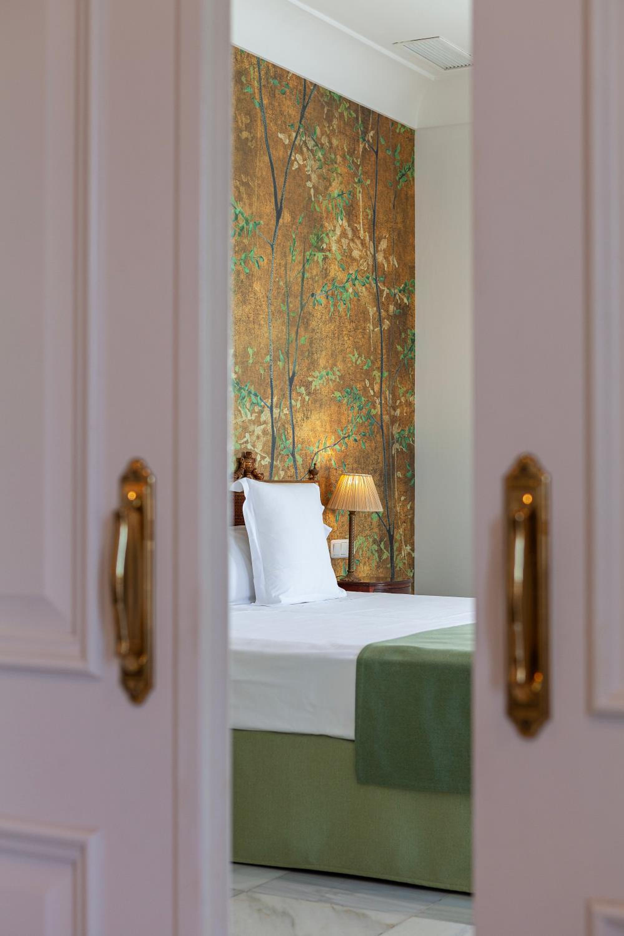 Junior Suite with Garden View