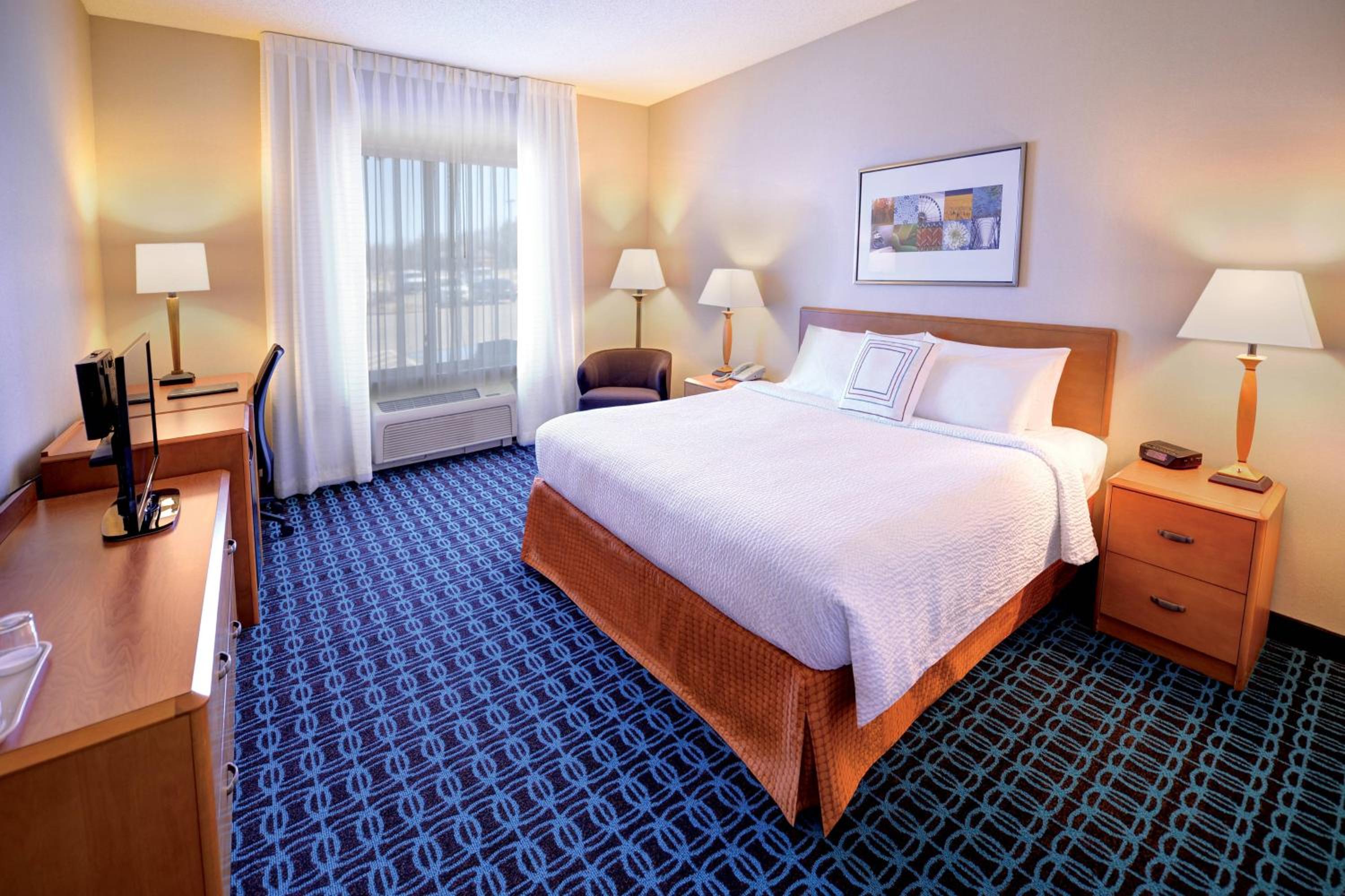 King Room with Adapted Tub - Mobility and Hearing Accessible