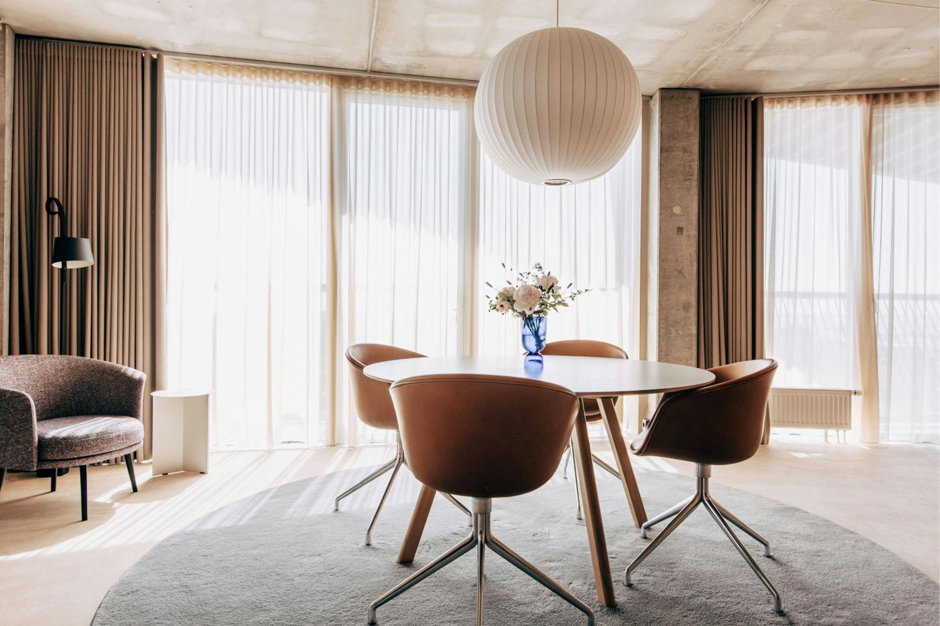 Deluxe Studio with King and Sofa Bed - Sky View