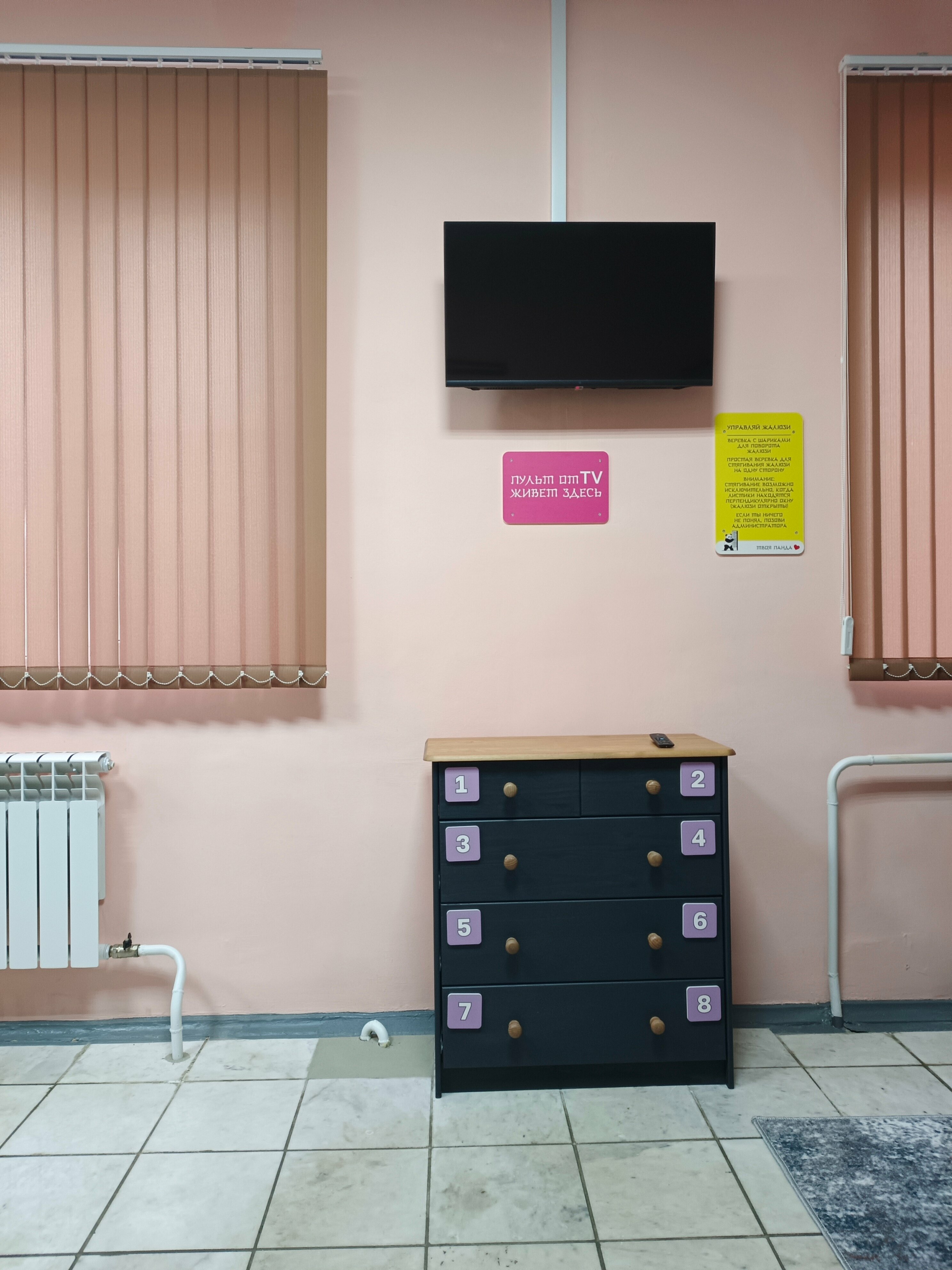 Общий номер для мужчин и женщин с 8 кроватями