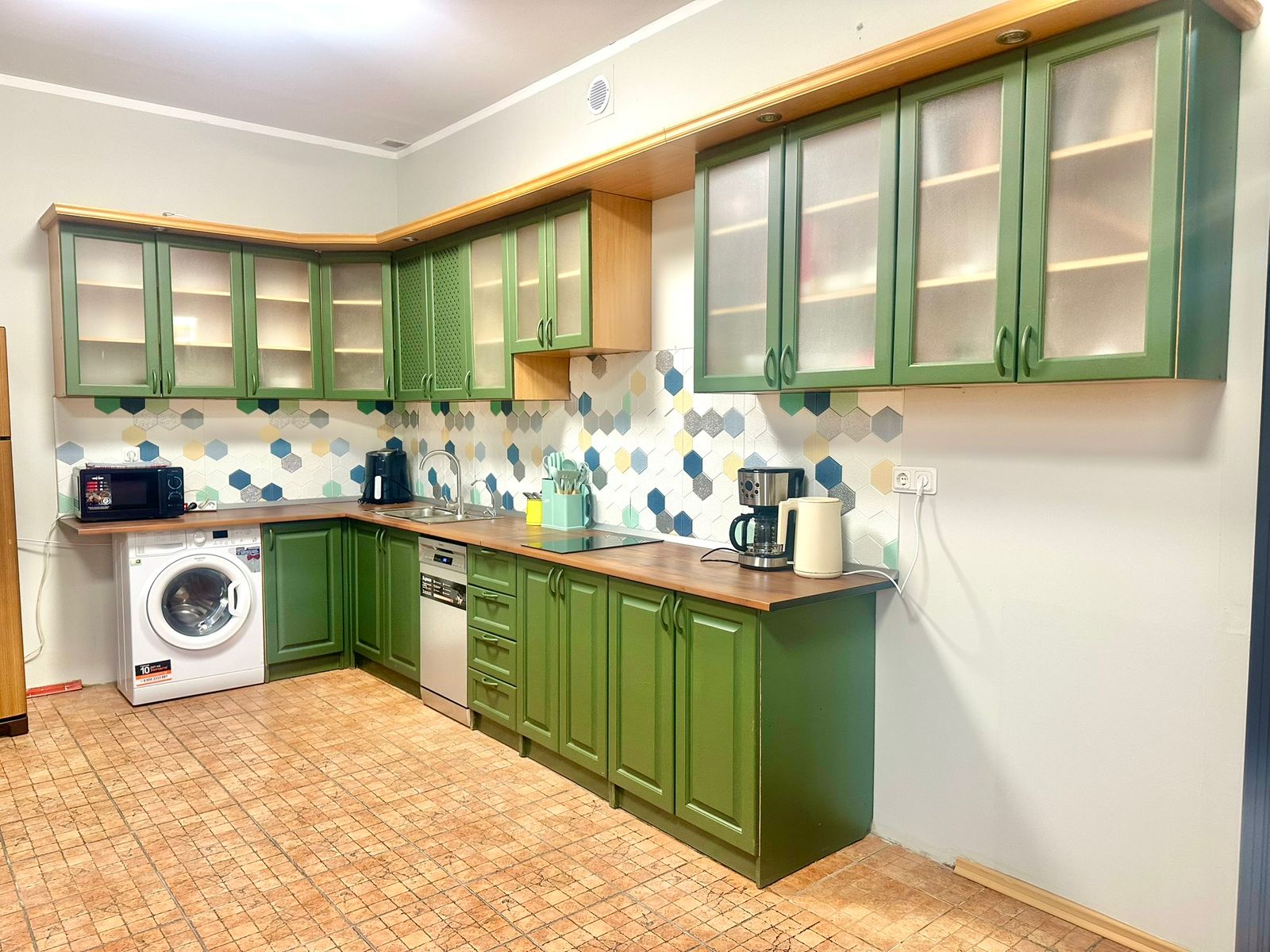 Трехместный номер с общей ванной комнатой