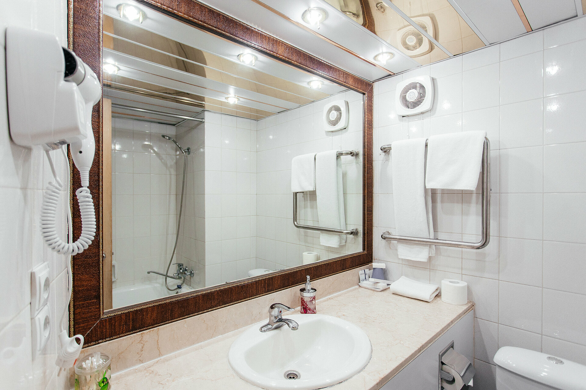 Номер с кроватью размера «king-size»