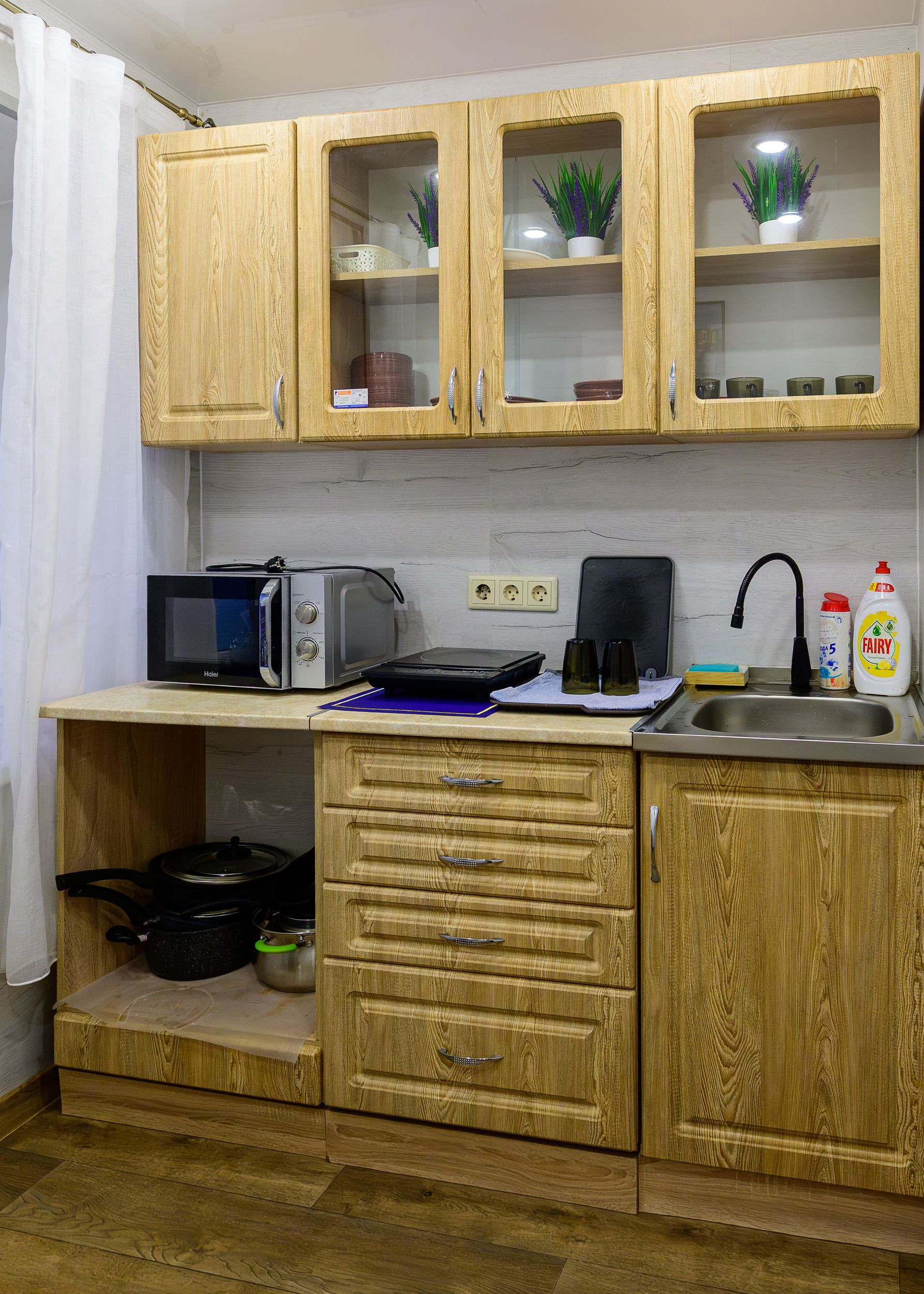 Стандартный двухместный номер с 2 отдельными кроватями и общей ванной комнатой