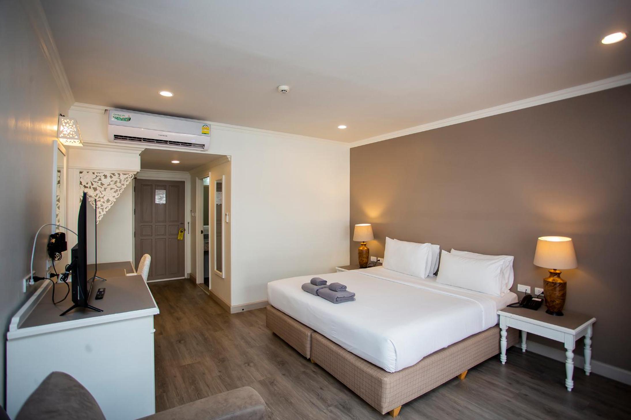 King Room with Pool View