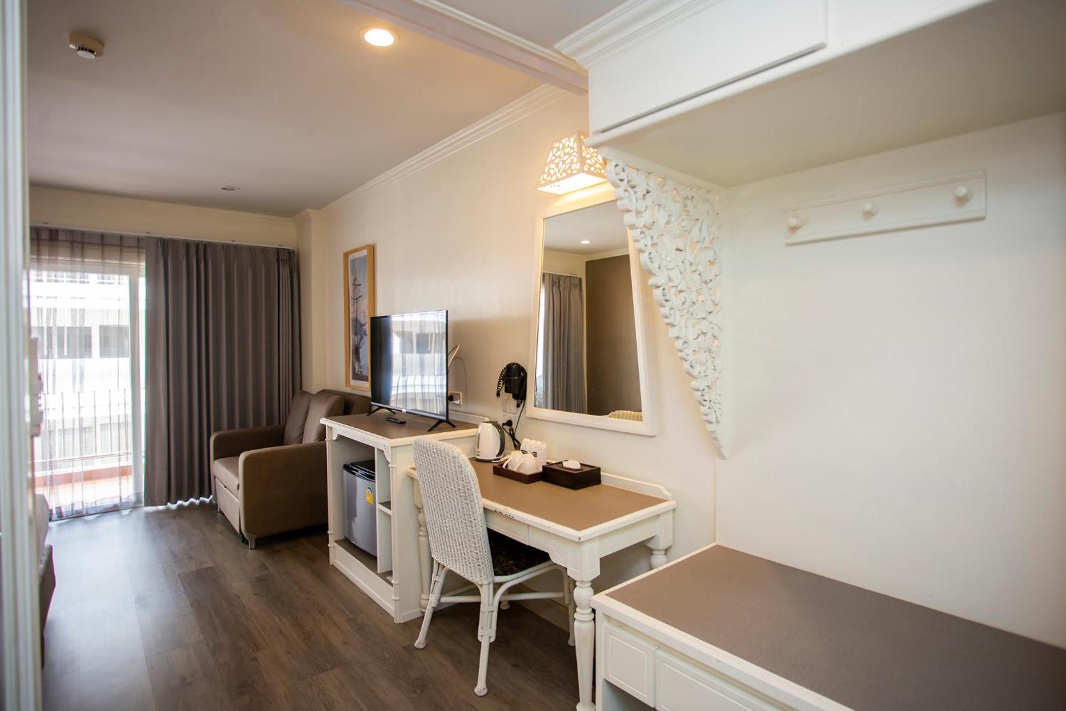 King Room with Pool View