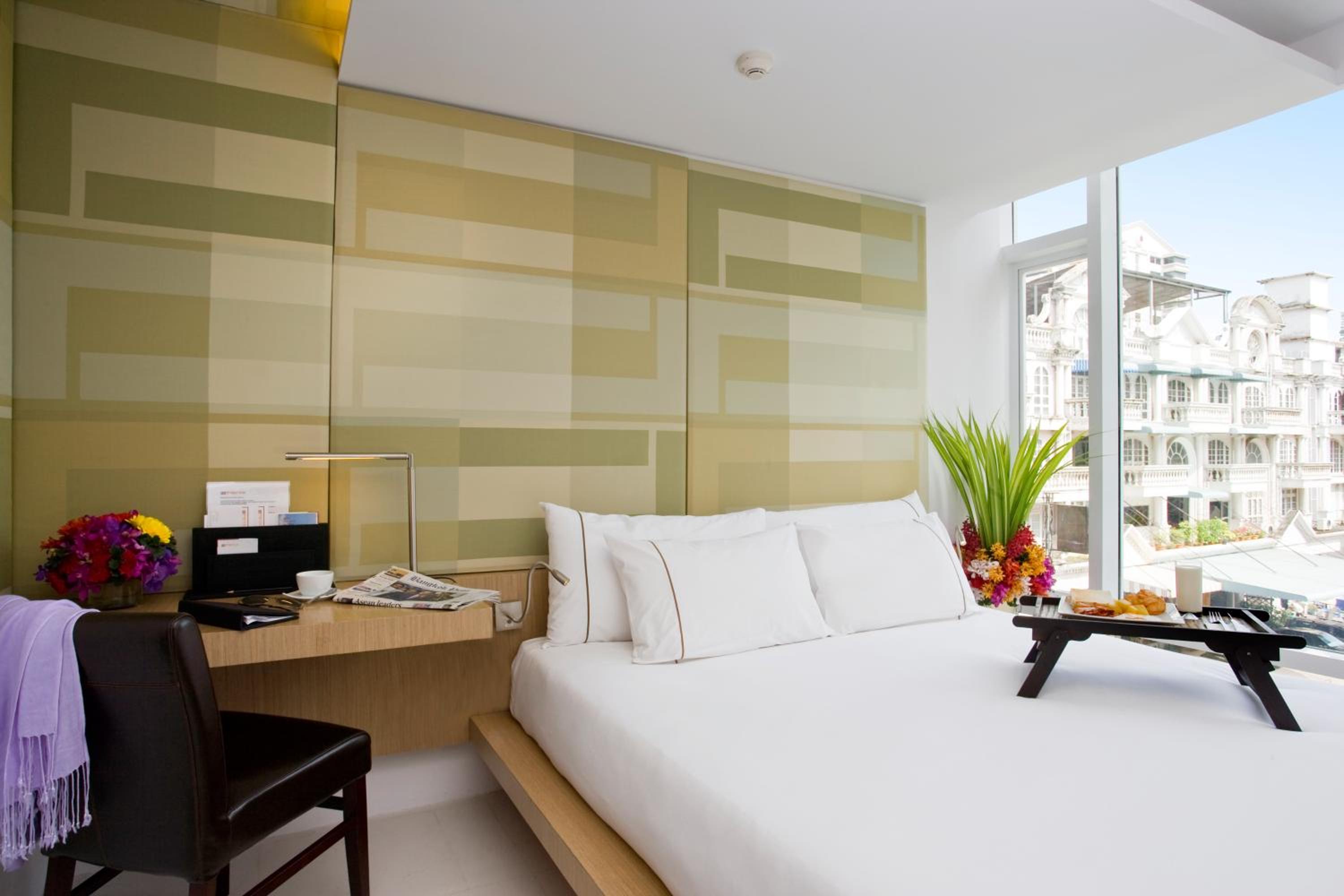 Deluxe Double with Big Window