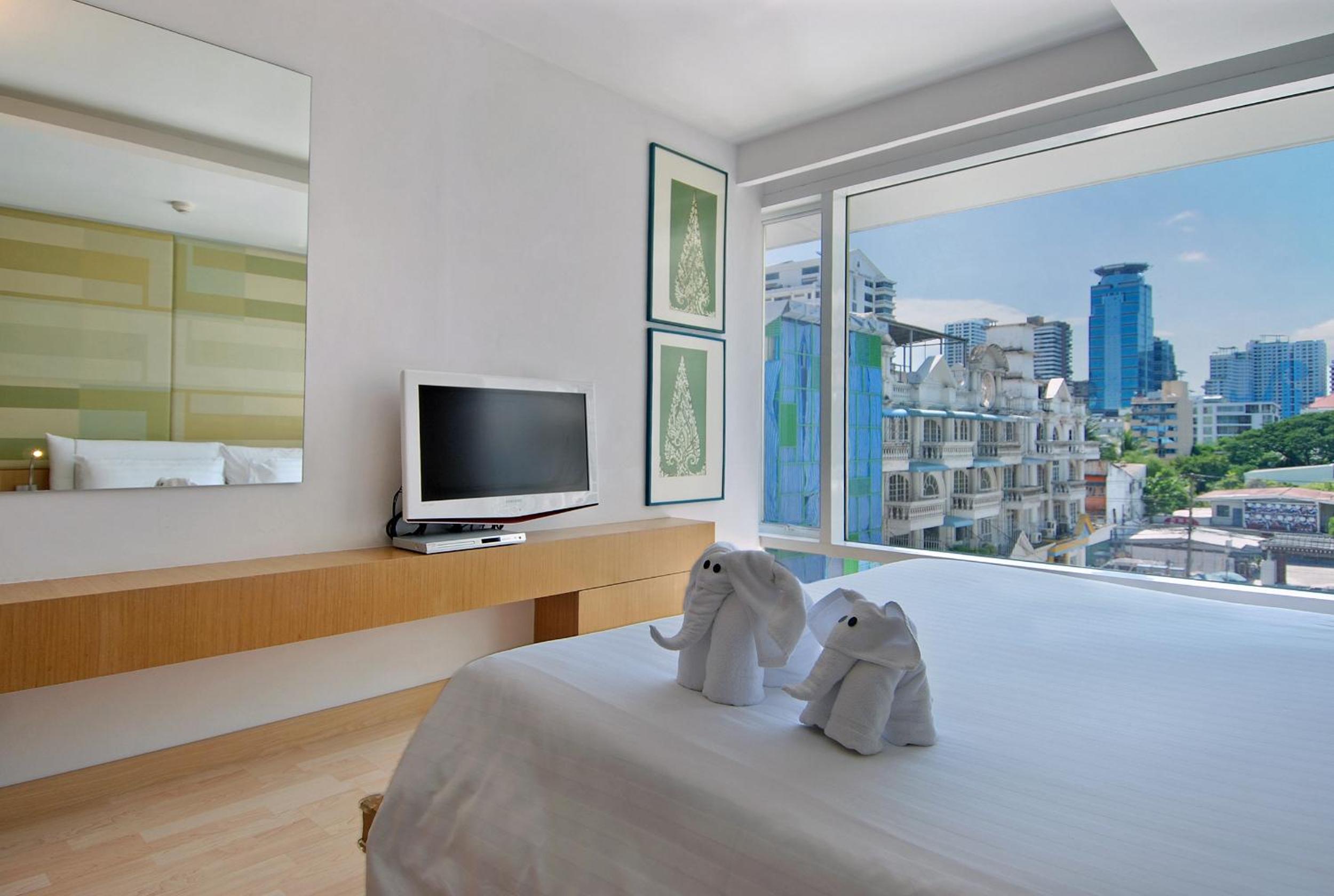 Deluxe Double with Big Window