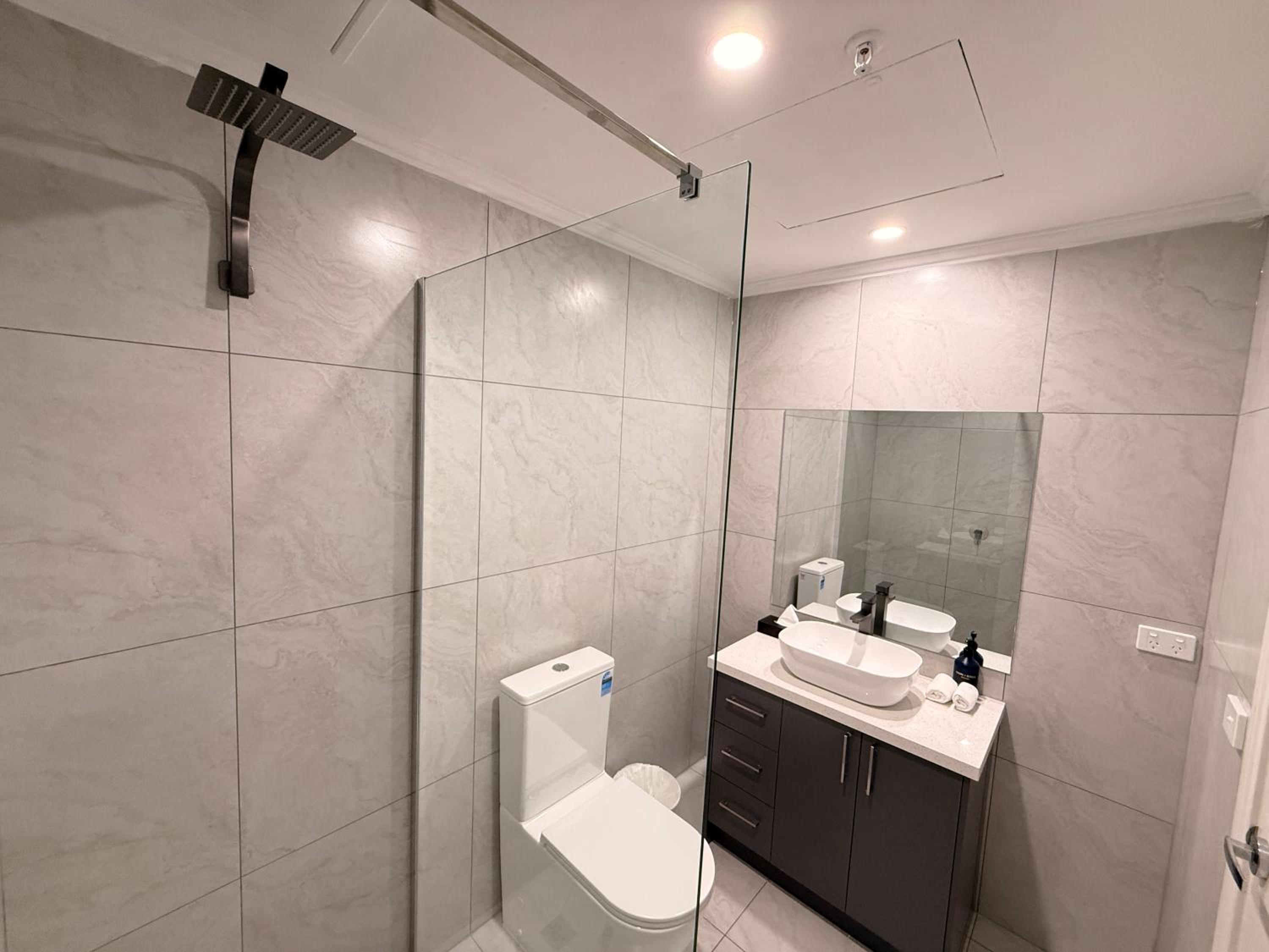 Superior Deluxe King Apartment - Non-Smoking