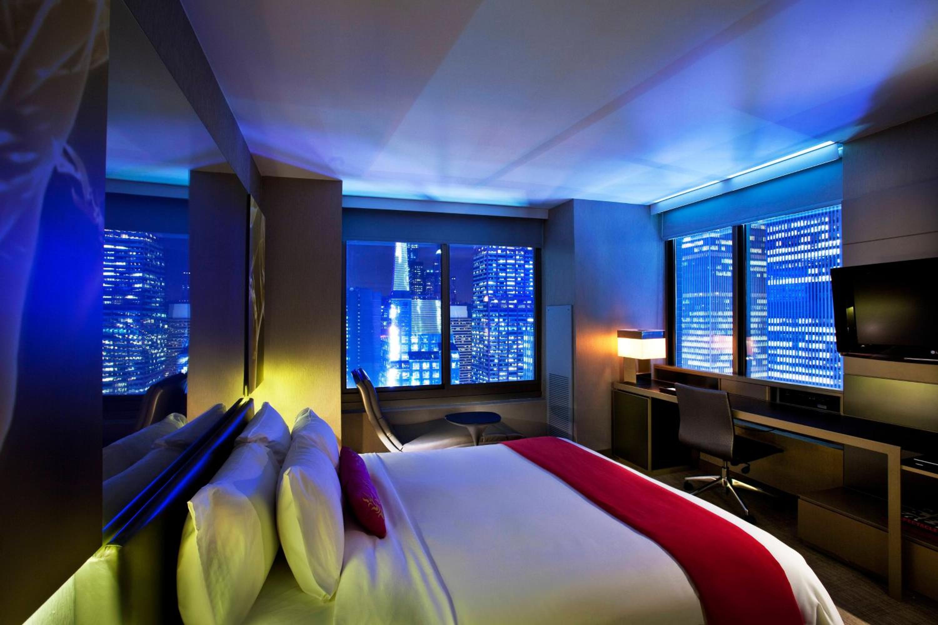 Wow Suite,1 King, Broadway View 