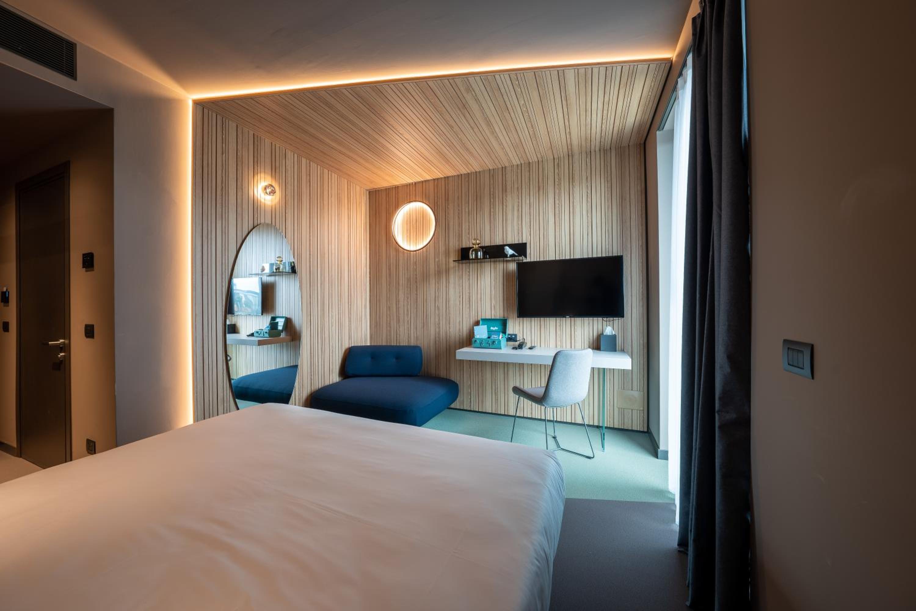 Wizard - King Size Bed - FREE MINIBAR