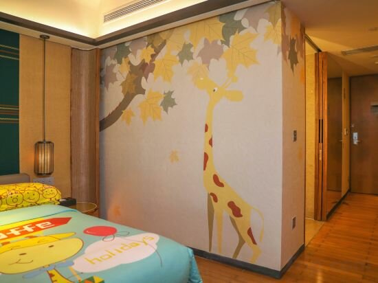 1 King Classic Kids Theme Club Lounge Access