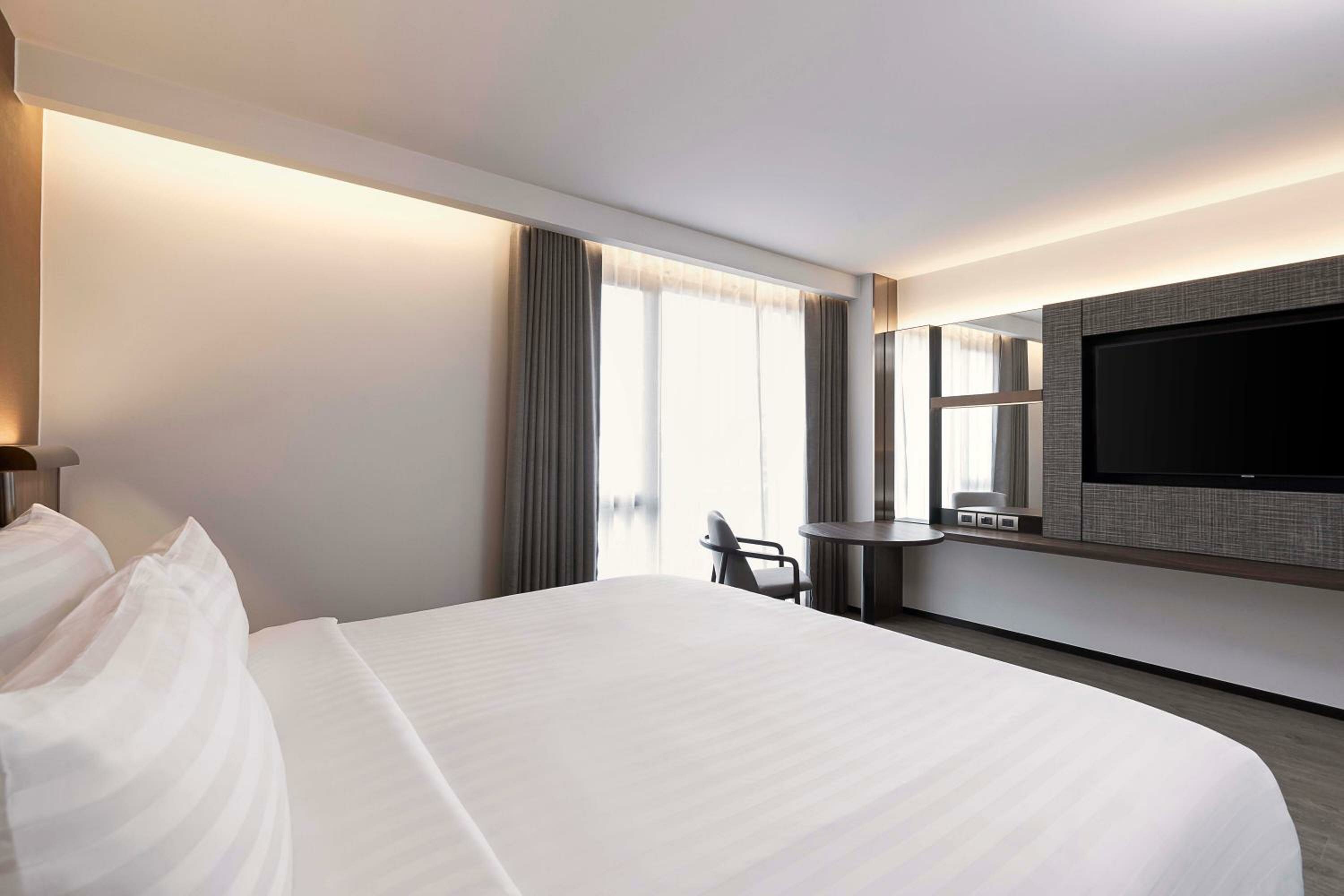 Premier Corner King Room