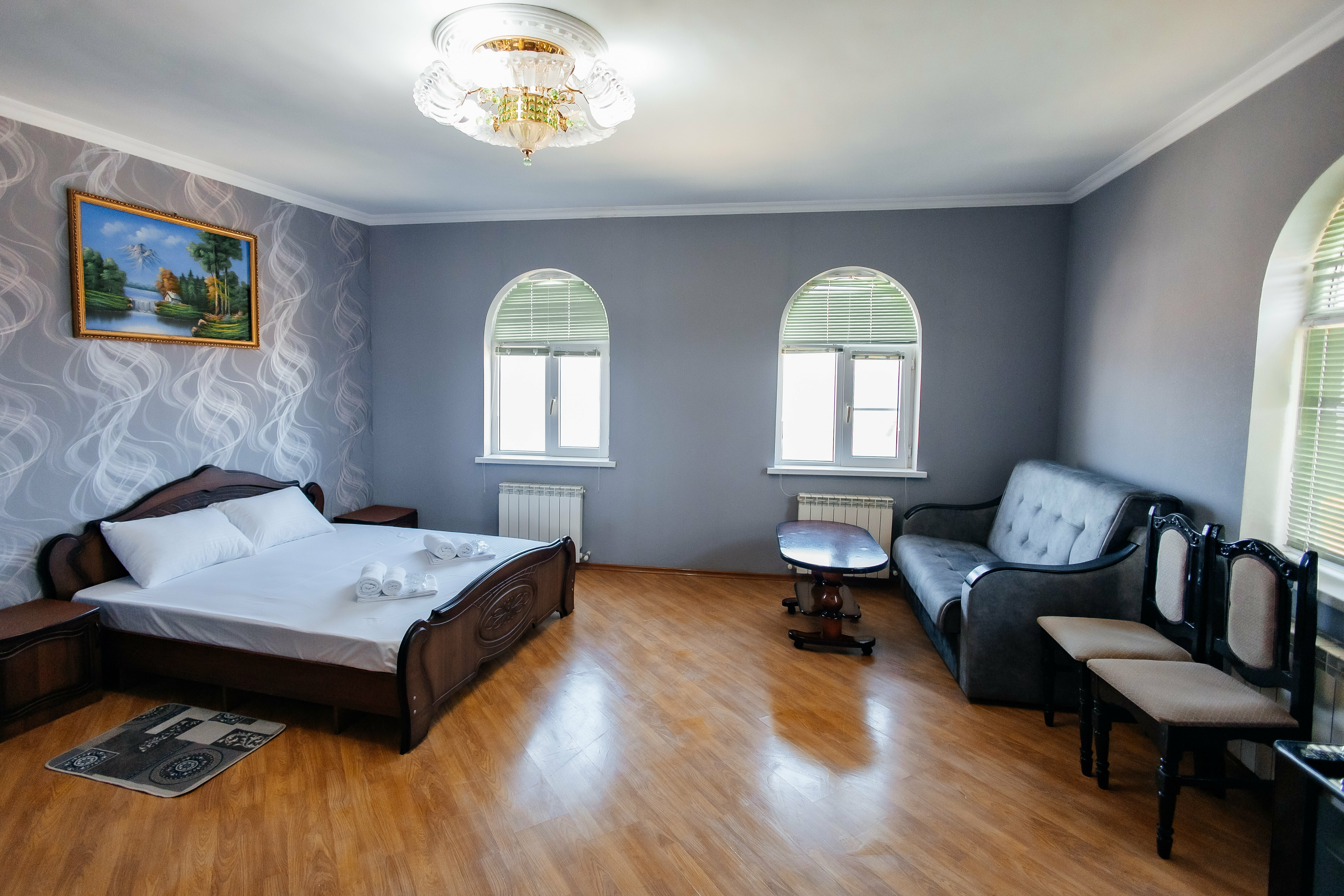 Двухместный номер с двуспальной кроватью и дополнительной кроватью