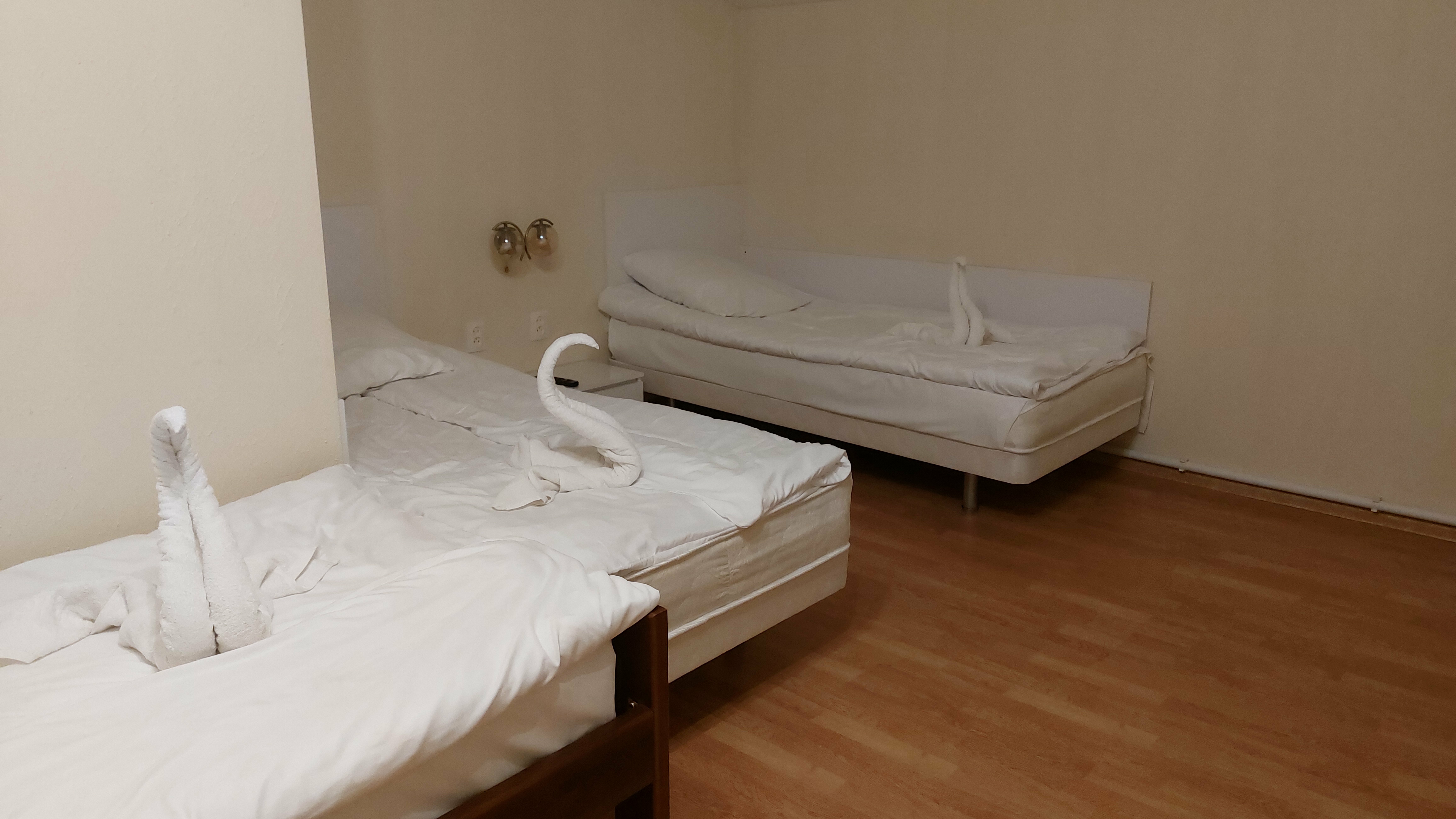 Трехместный номер «Комфорт» с душем