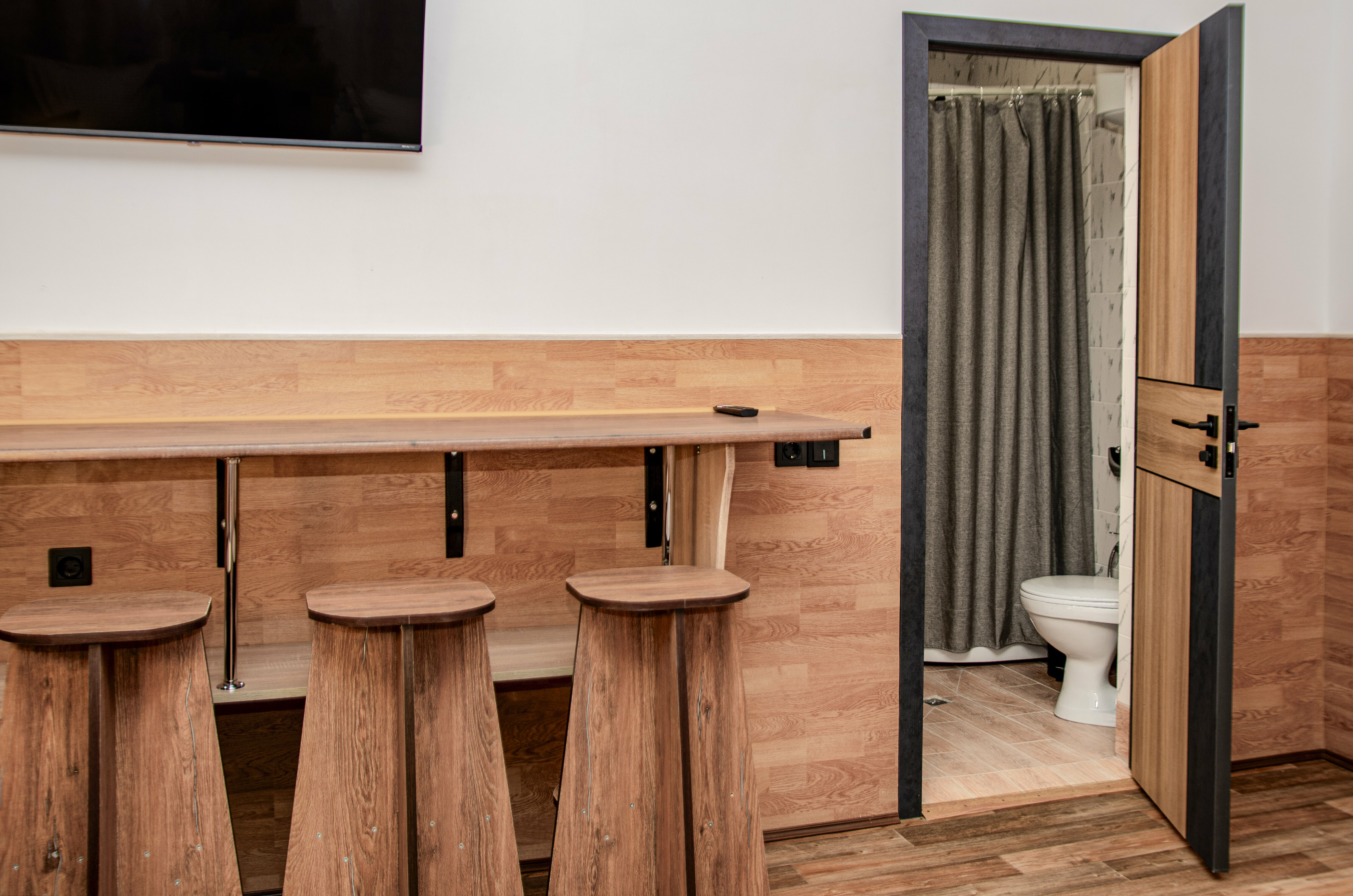 Четырехместный номер с четырьмя односпальными кроватями