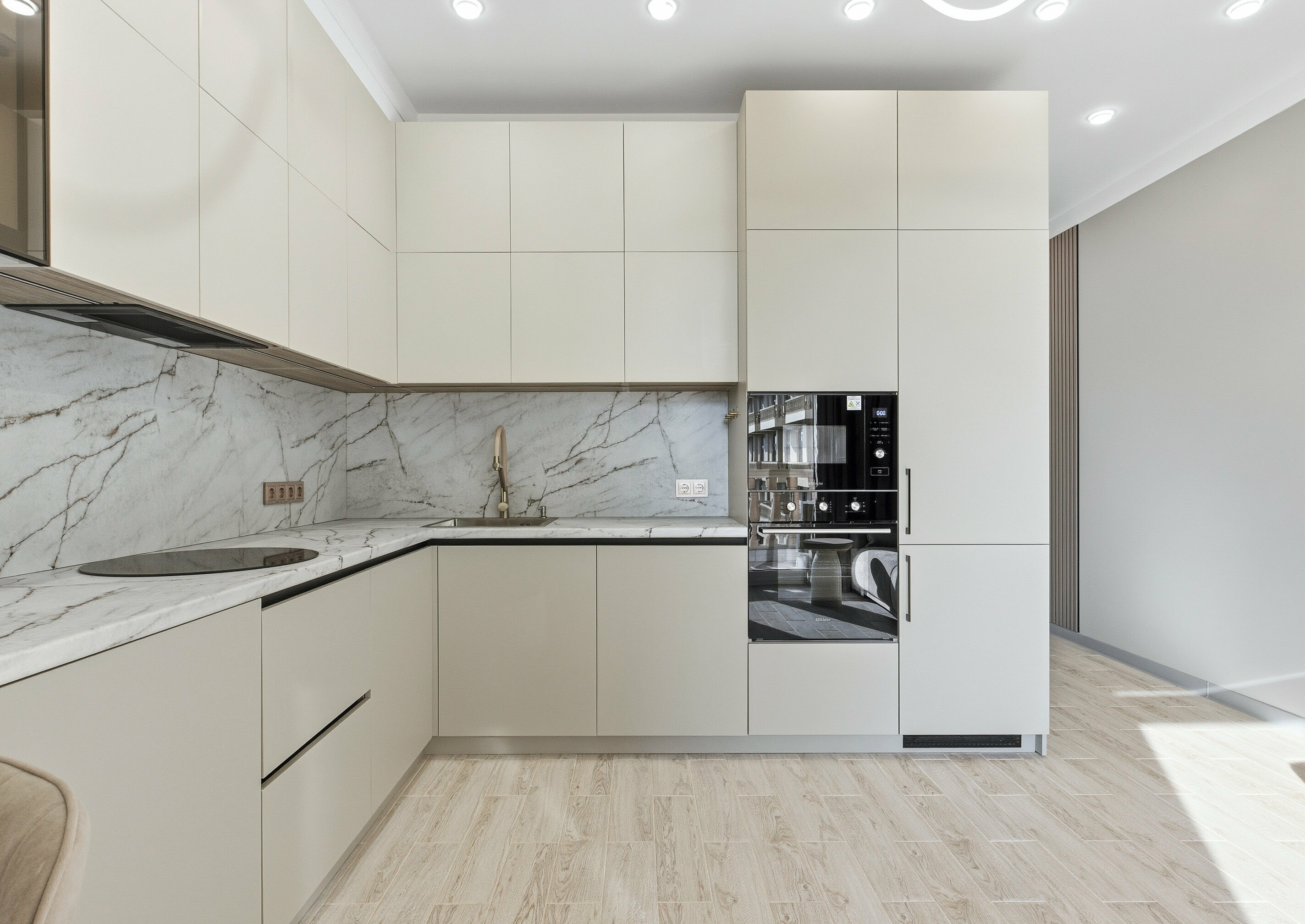 Люкс с кроватью размера «king-size» и балконом