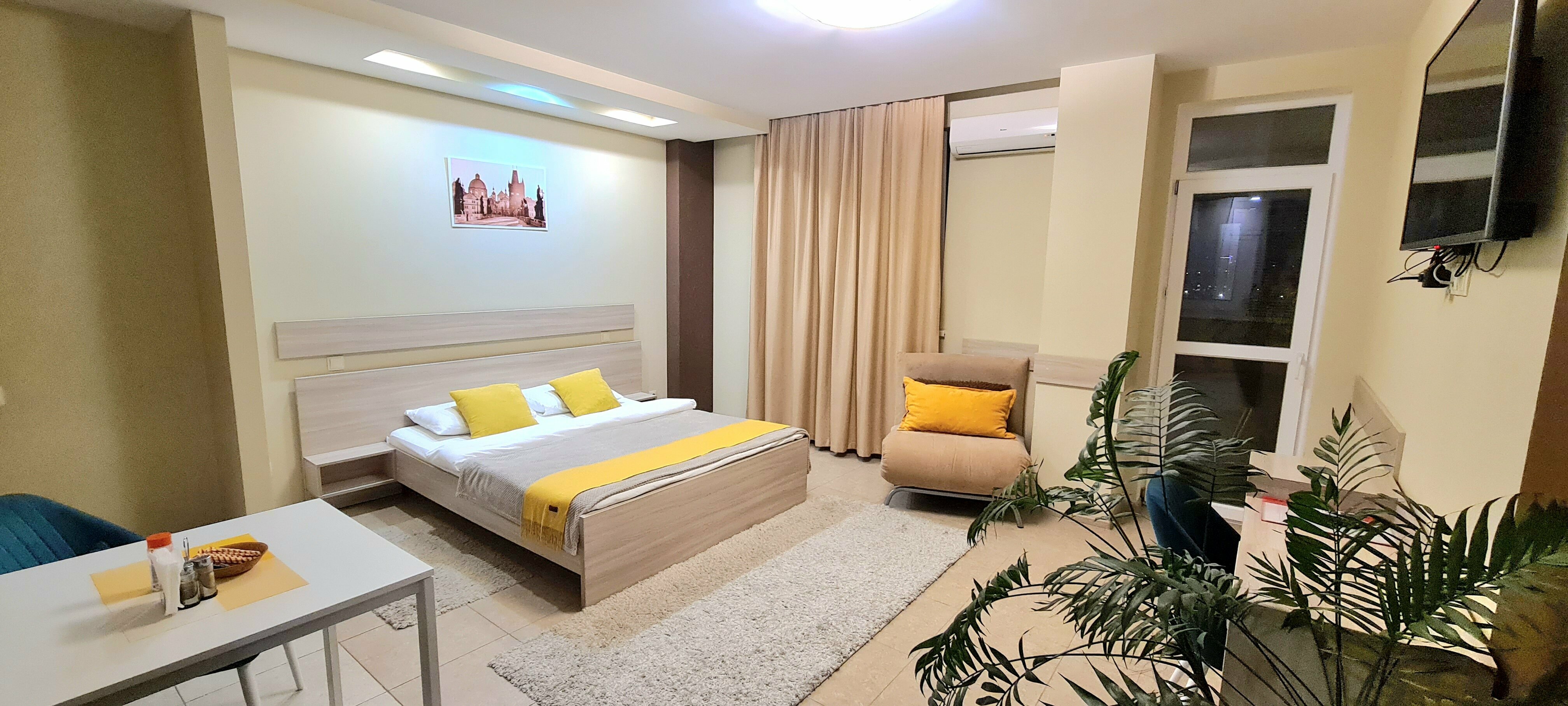 Superior "Коричневый" с  балконом с двуспальной кроватью, креслом и мини-кухней