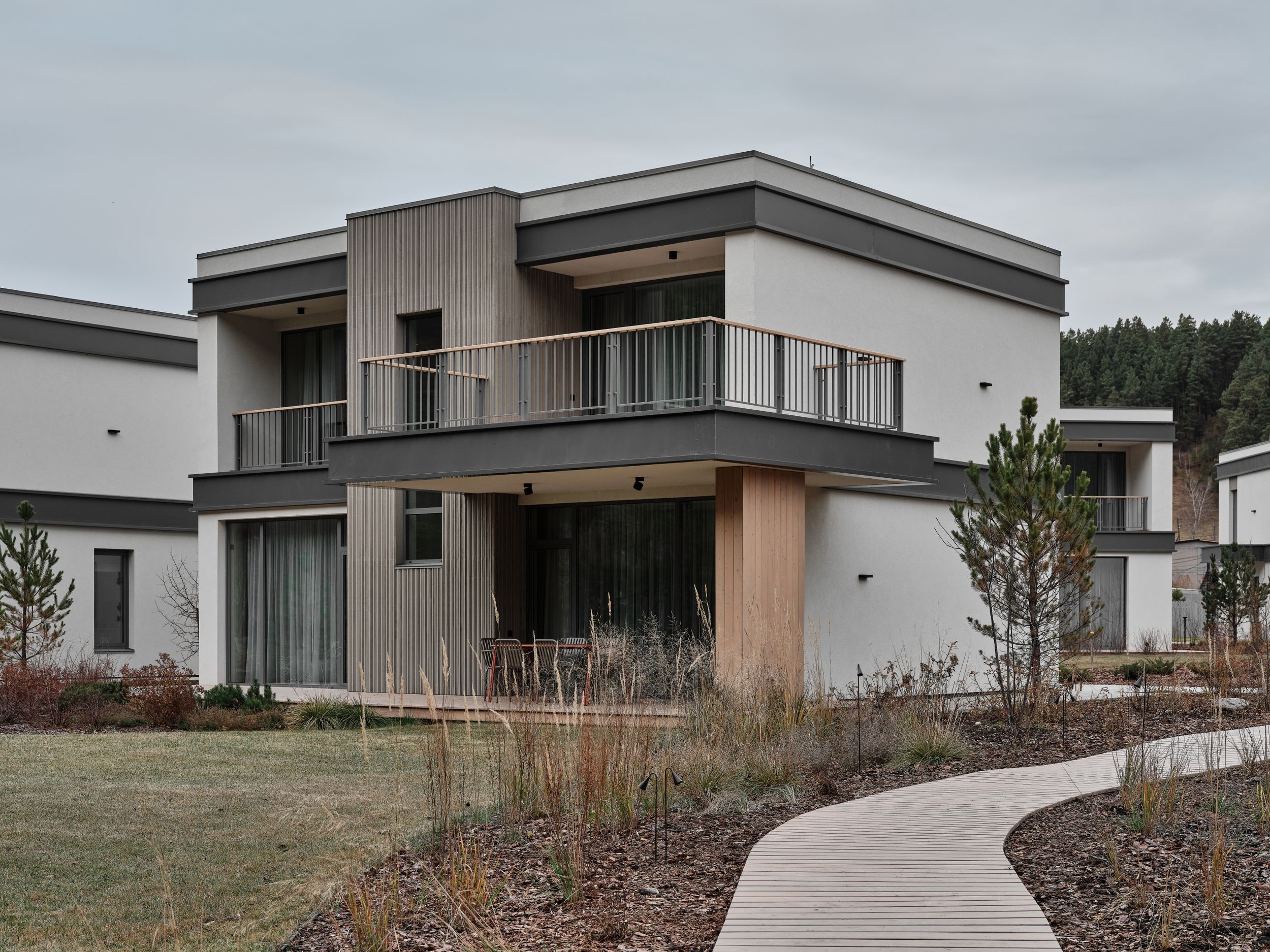 2 этажа, 3 спальни, первая береговая линия