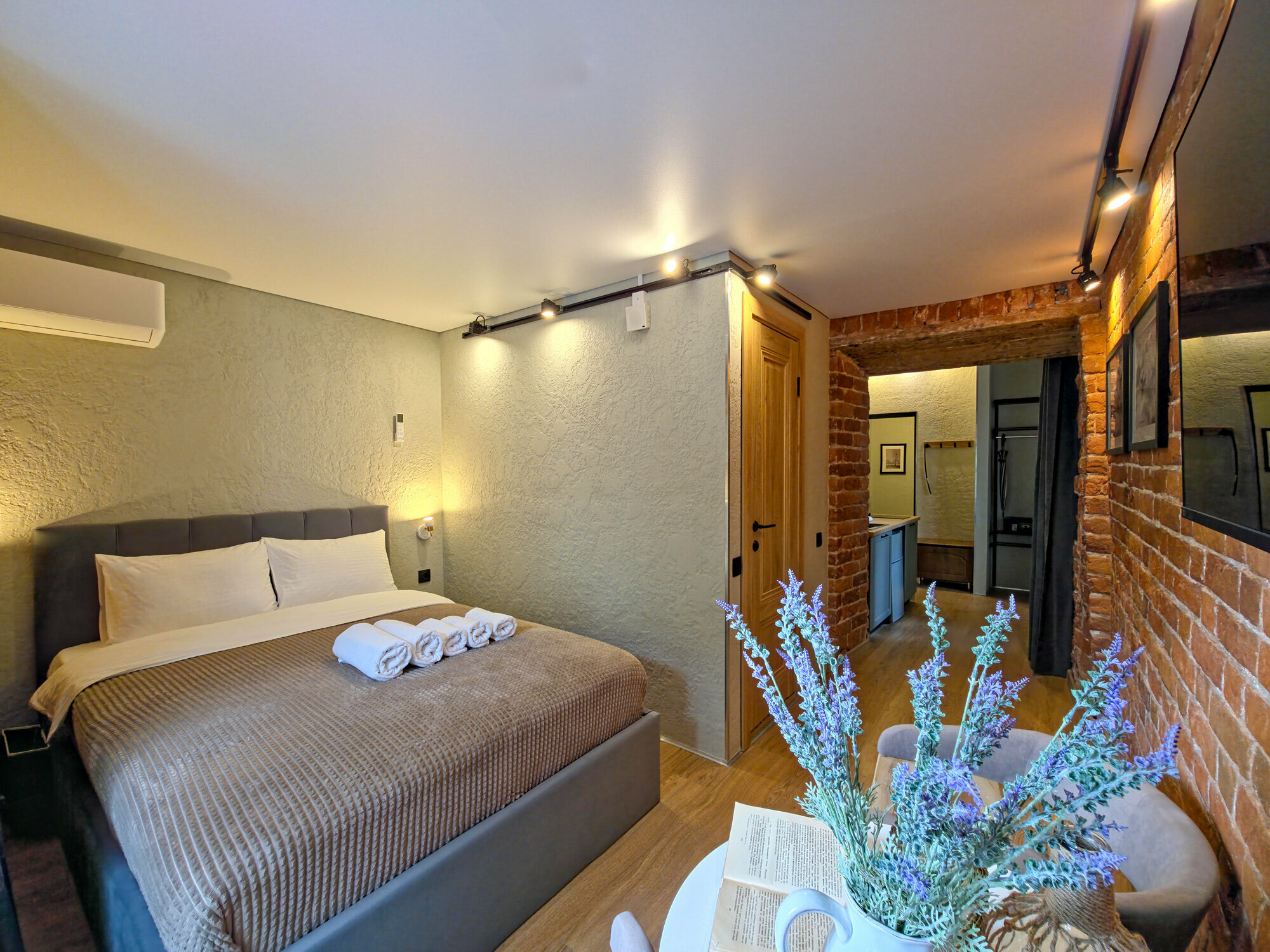 Однокомнатные апартаменты люкс с видом во двор