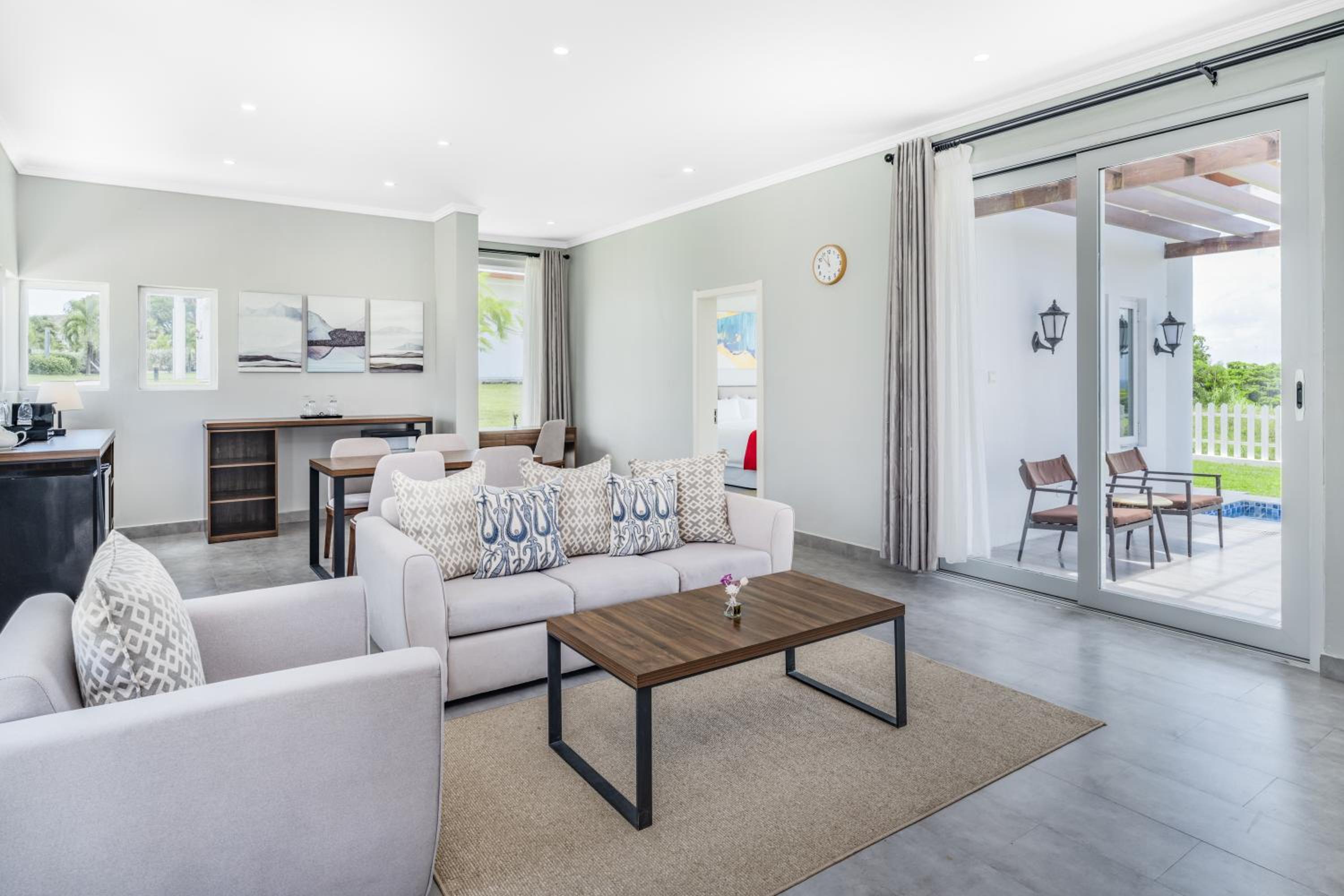 Swim-Up Villa With Two Queen Beds And Garden View - Non-Smoking