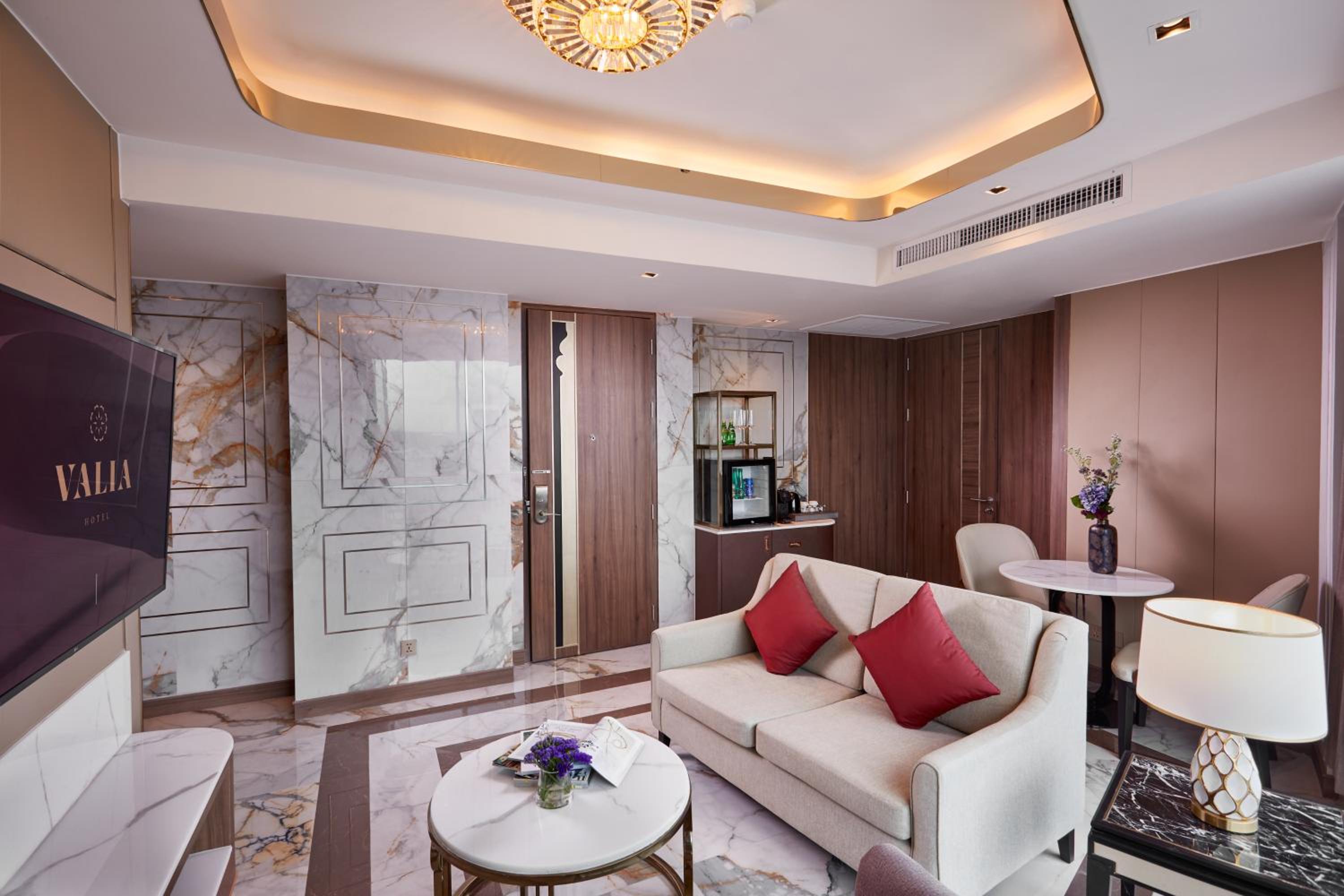 Executive Suite Club Lounge Access