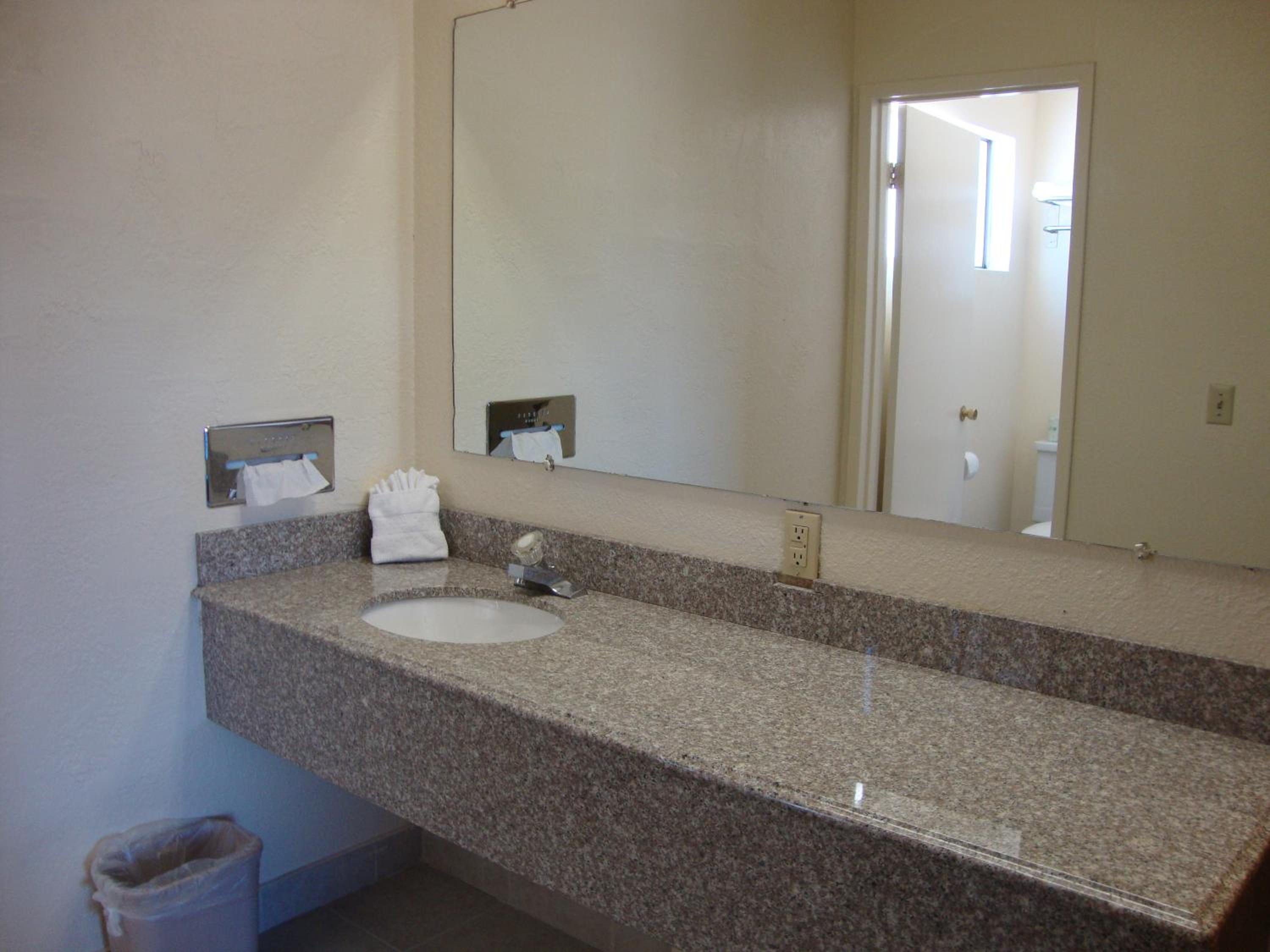 Queen Room - Non-Smoking