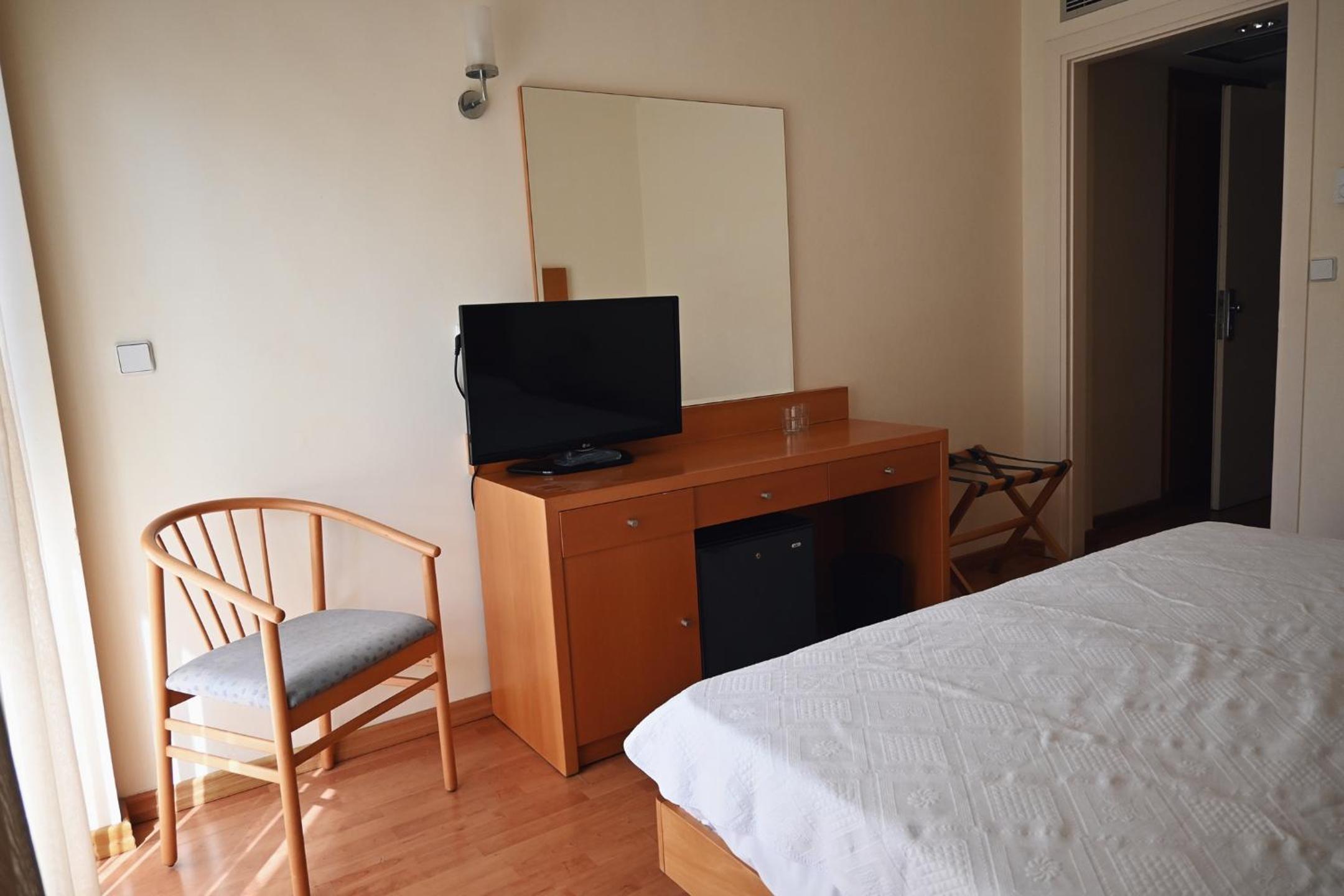 Classic Twin Room with Small Balcony