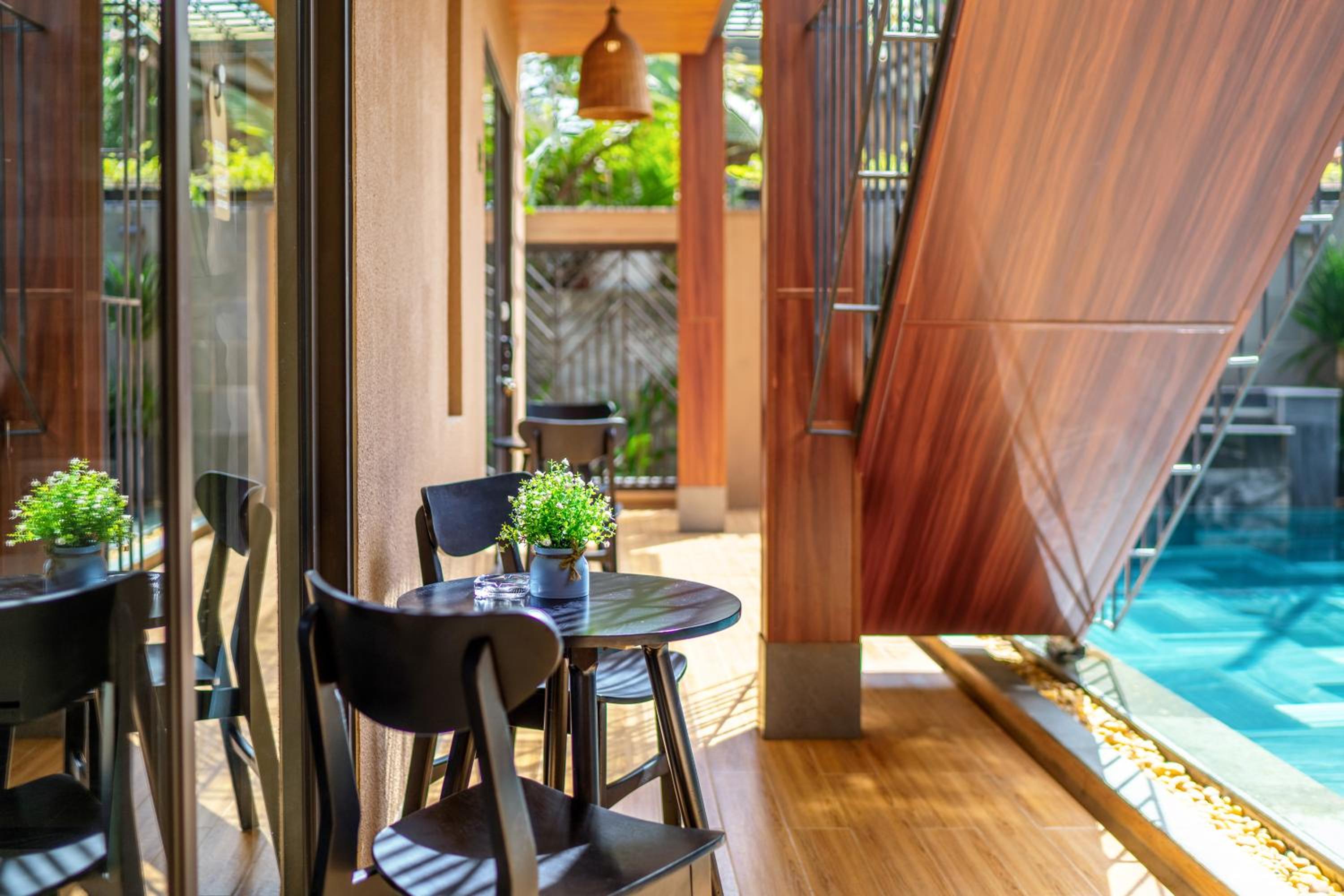 Queen Room with Pool View