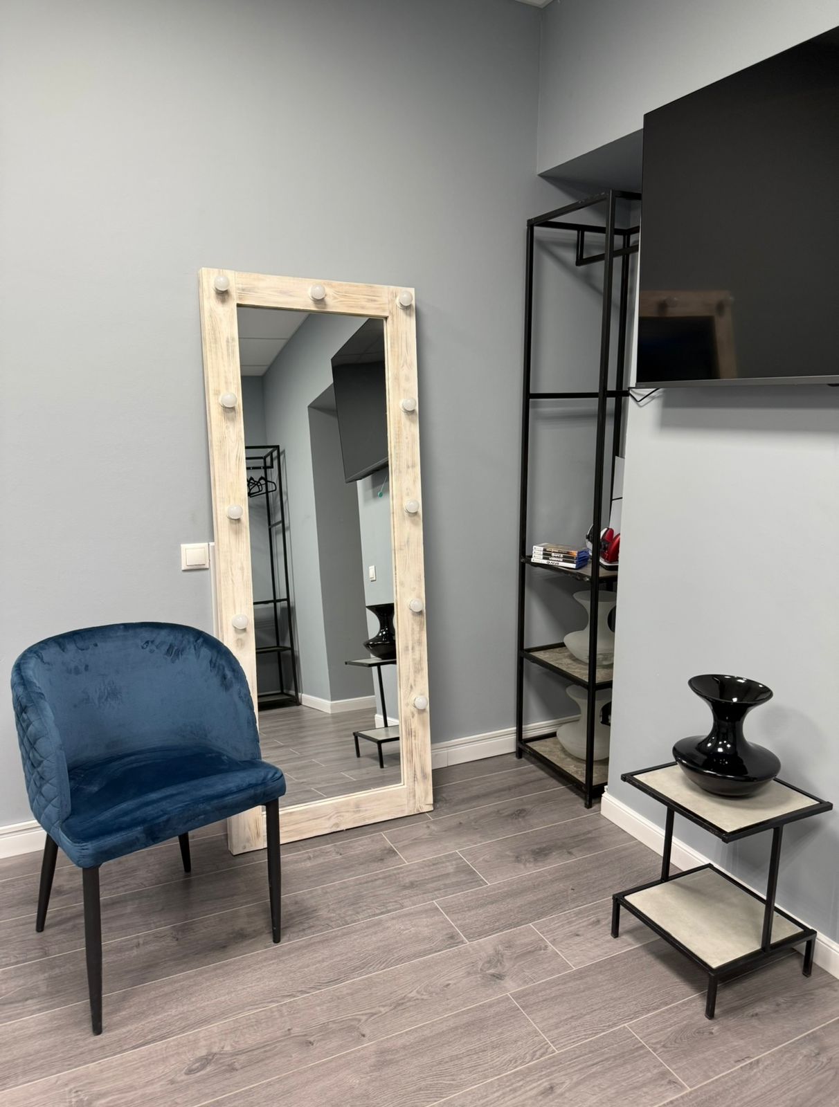 Двухместный номер Де люкс с большой двухспальной кроватью и Диван кроватью