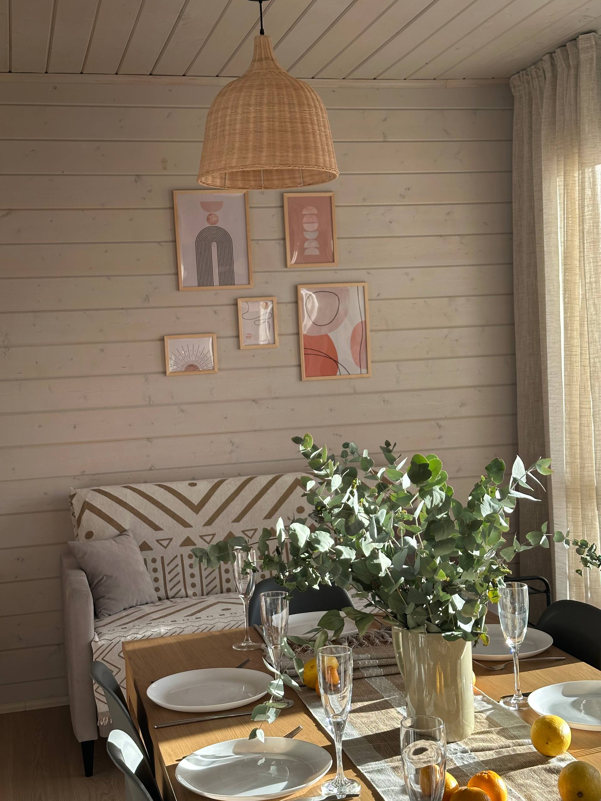 Двухэтажный  барнхаус с видом на горы,  3 изолированные спальни, просторная кухня , 2 санузла