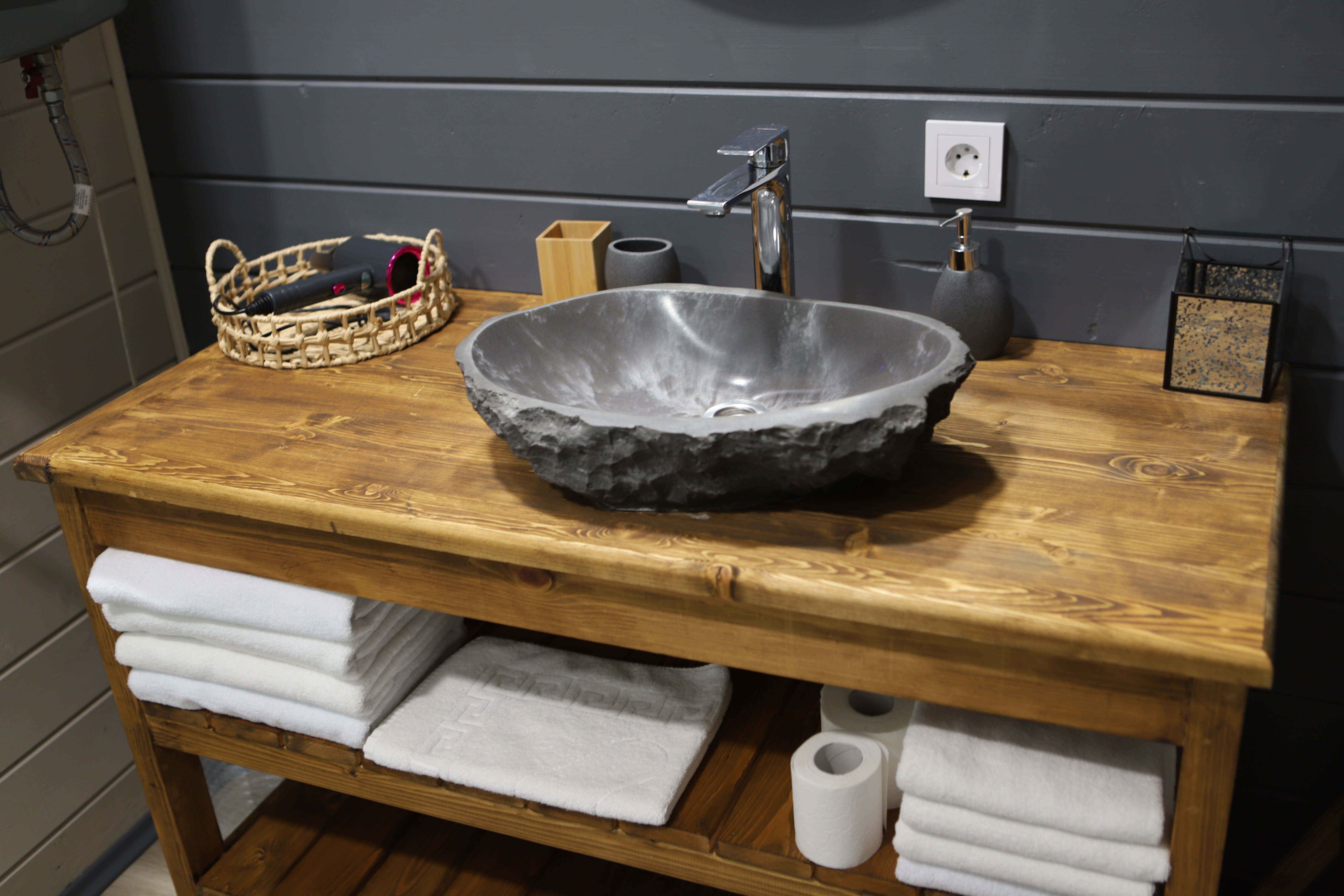 Двухэтажный  барнхаус с видом на горы,  3 изолированные спальни, просторная кухня , 2 санузла