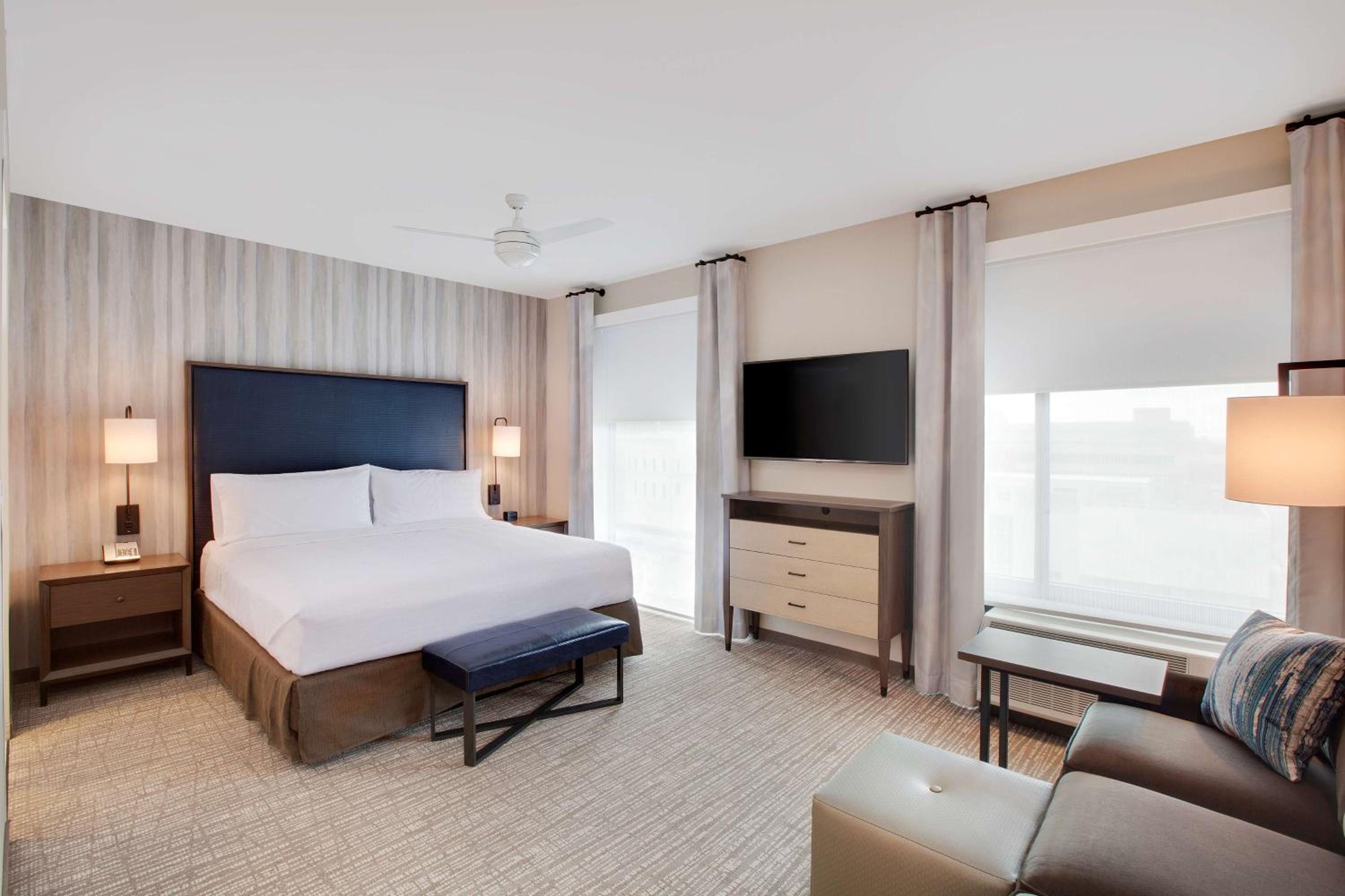 King Studio Suite - Hearing Access/Non-Smoking
