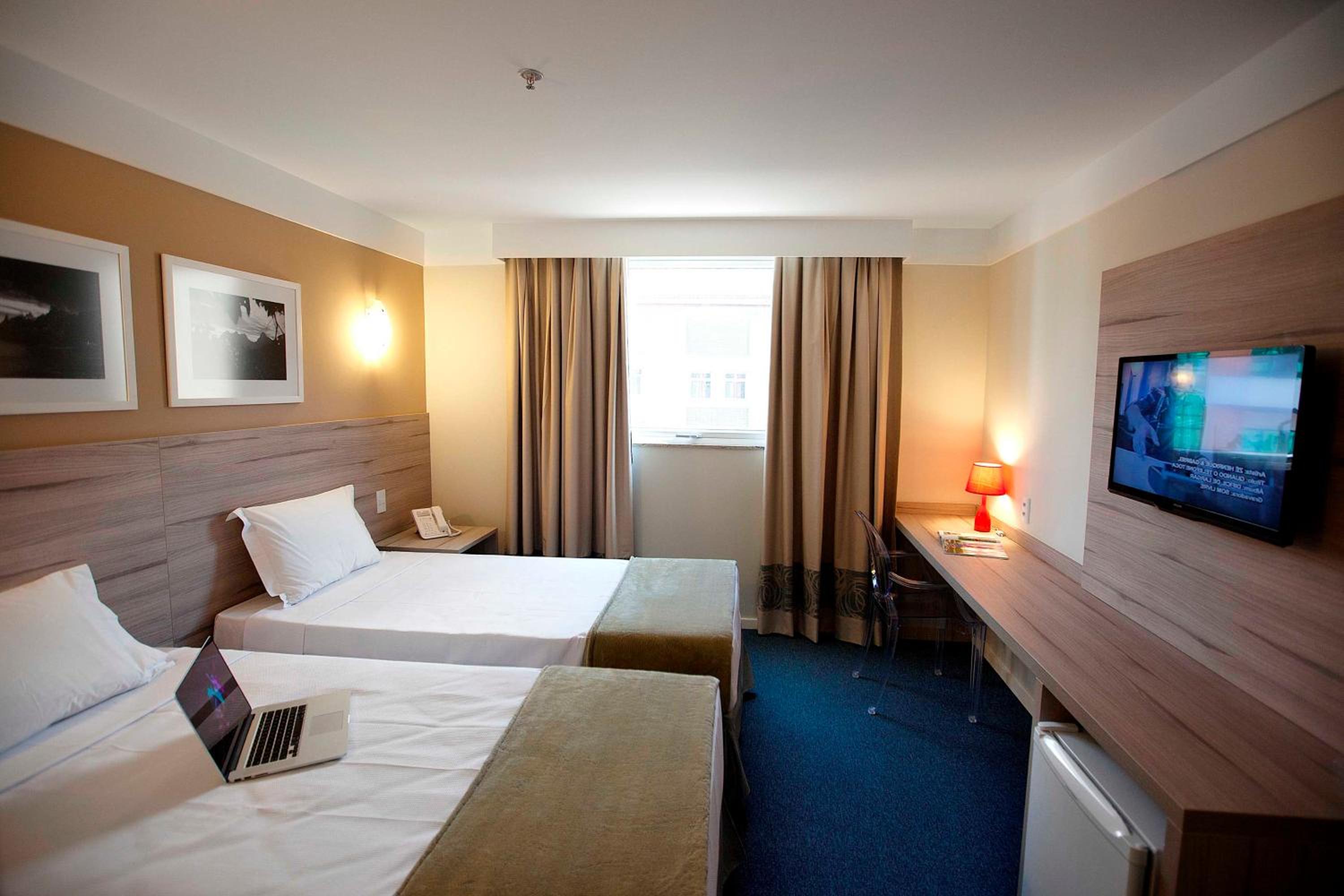 Standard Twin - 2 Twin Beds