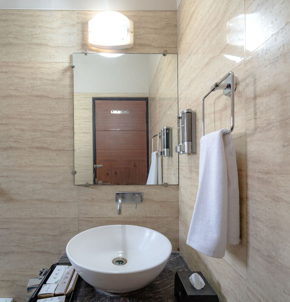 Standard Room, 1 King Bed