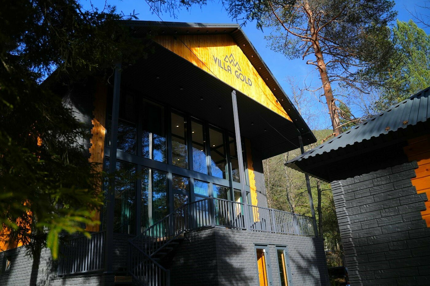 Дом с собственным бассейном