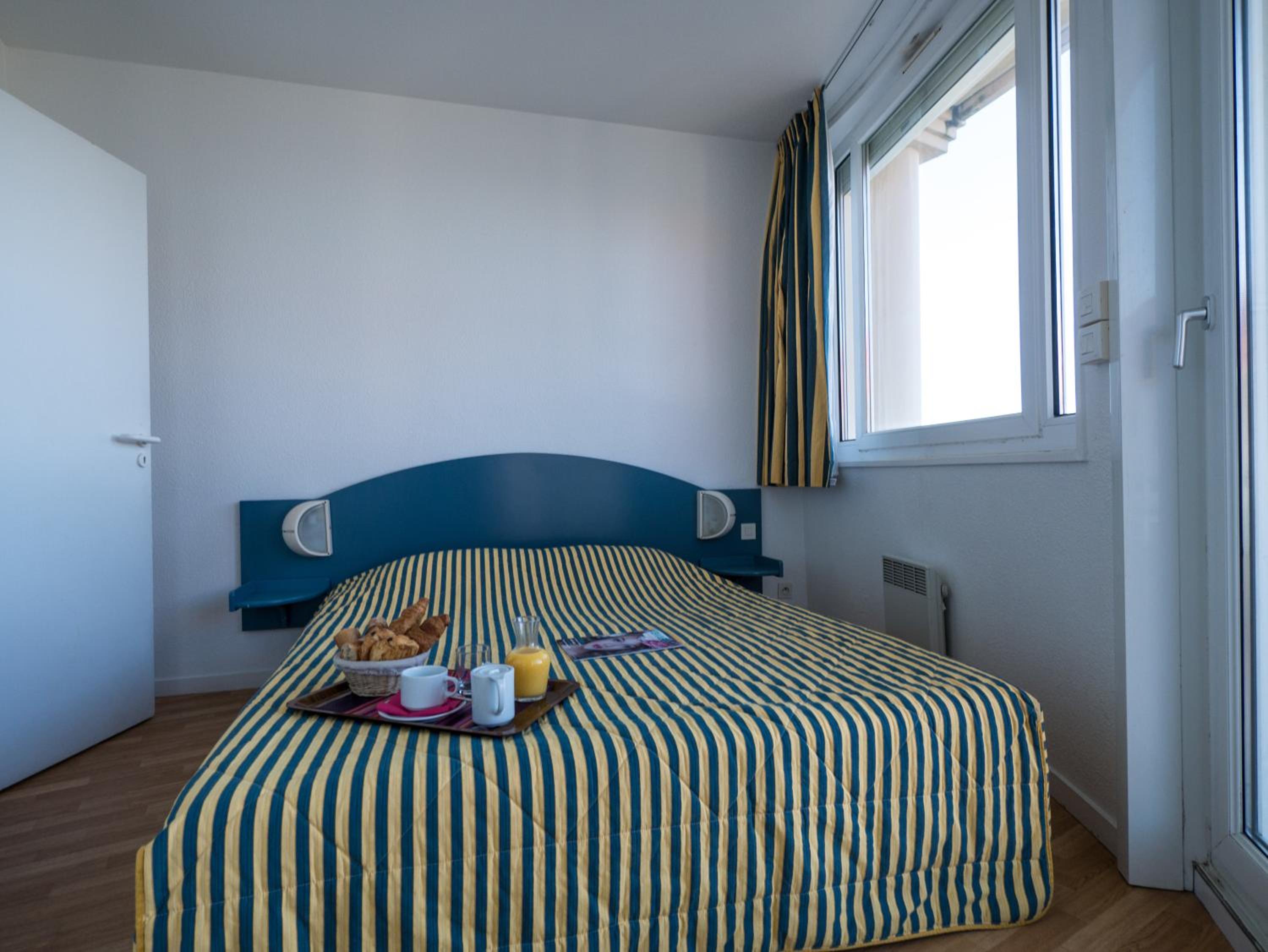 One-Bedroom Apartment (5 Adults)