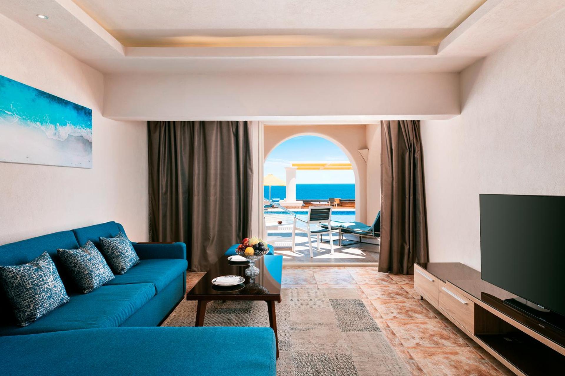 Executive Swim Up Room