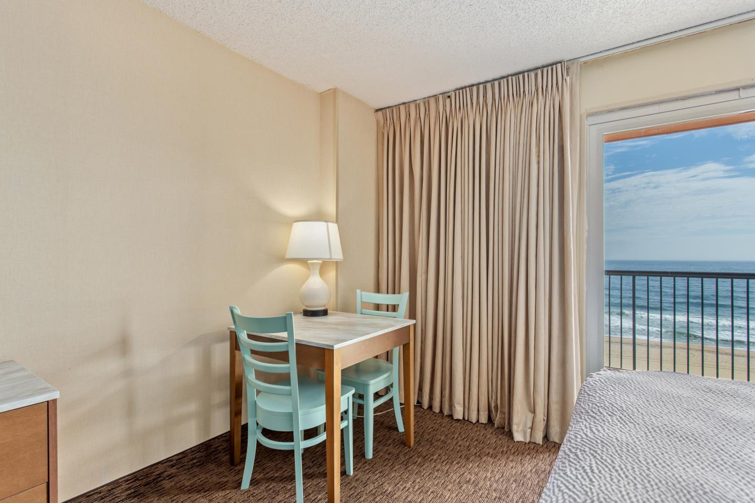 2 Queens Room with Front Ocean View