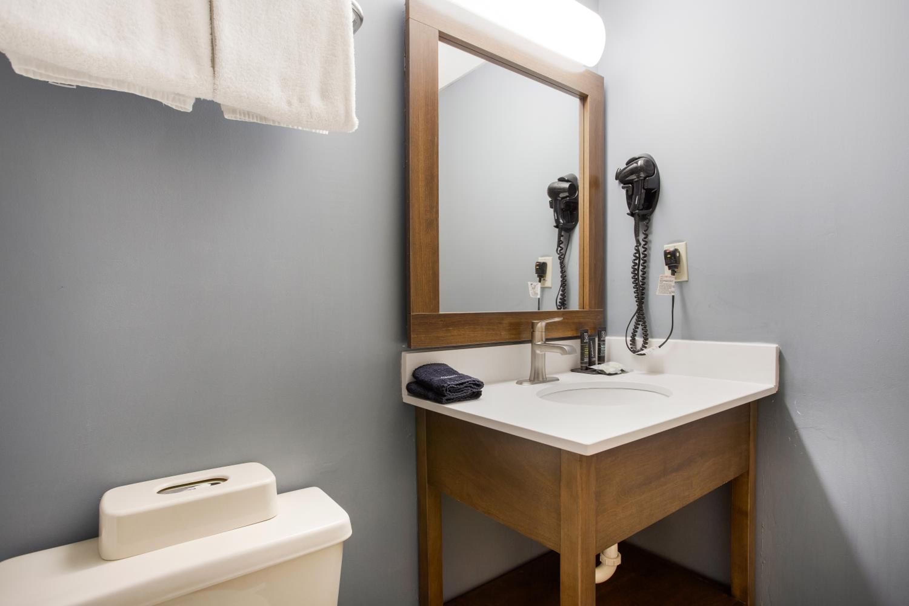 2 Queens Room with Front Ocean View