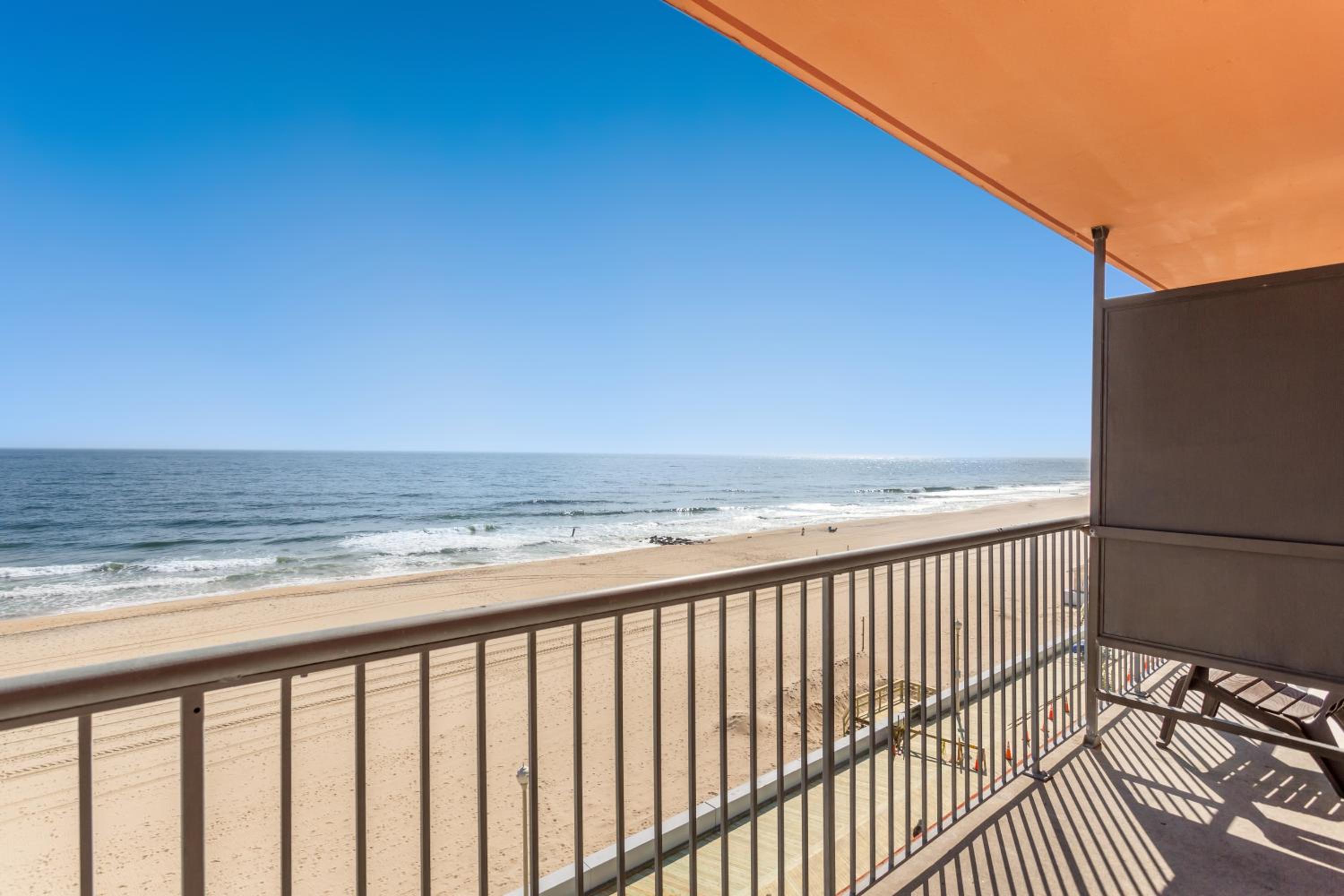 2 Queens Room with Front Ocean View