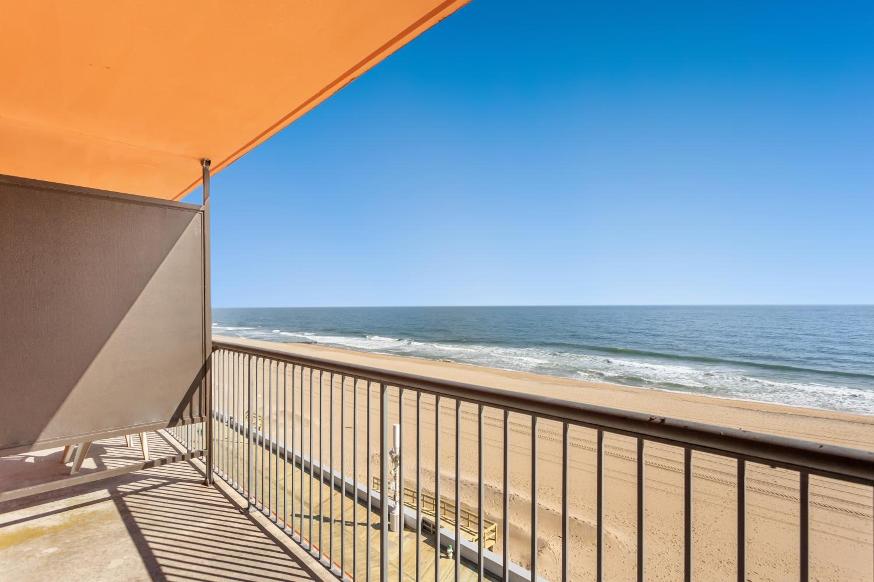 2 Queens Room with Front Ocean View