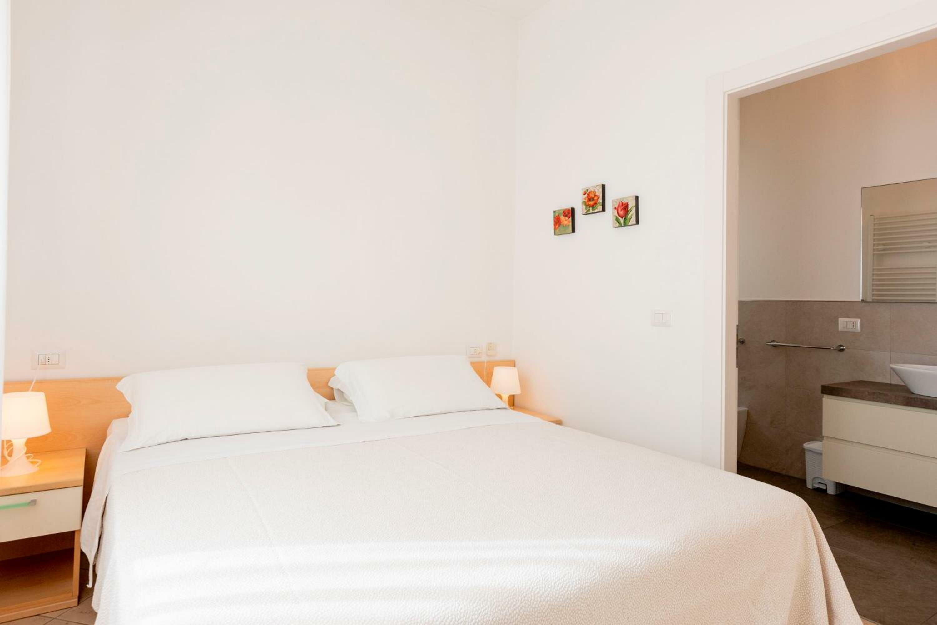 Classic One-Bedroom Apartment with King Bed