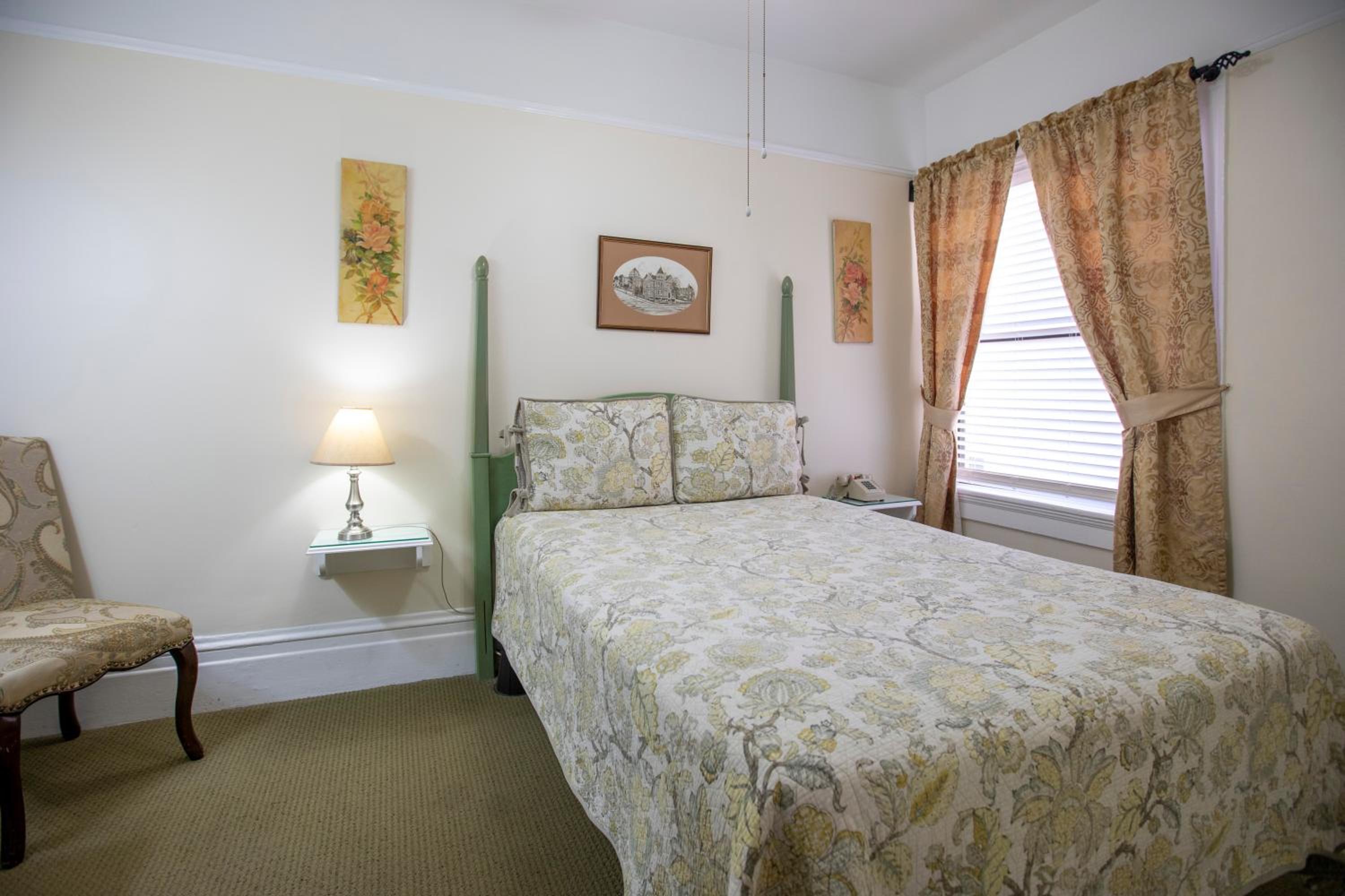 Double Room with Shared Bathroom