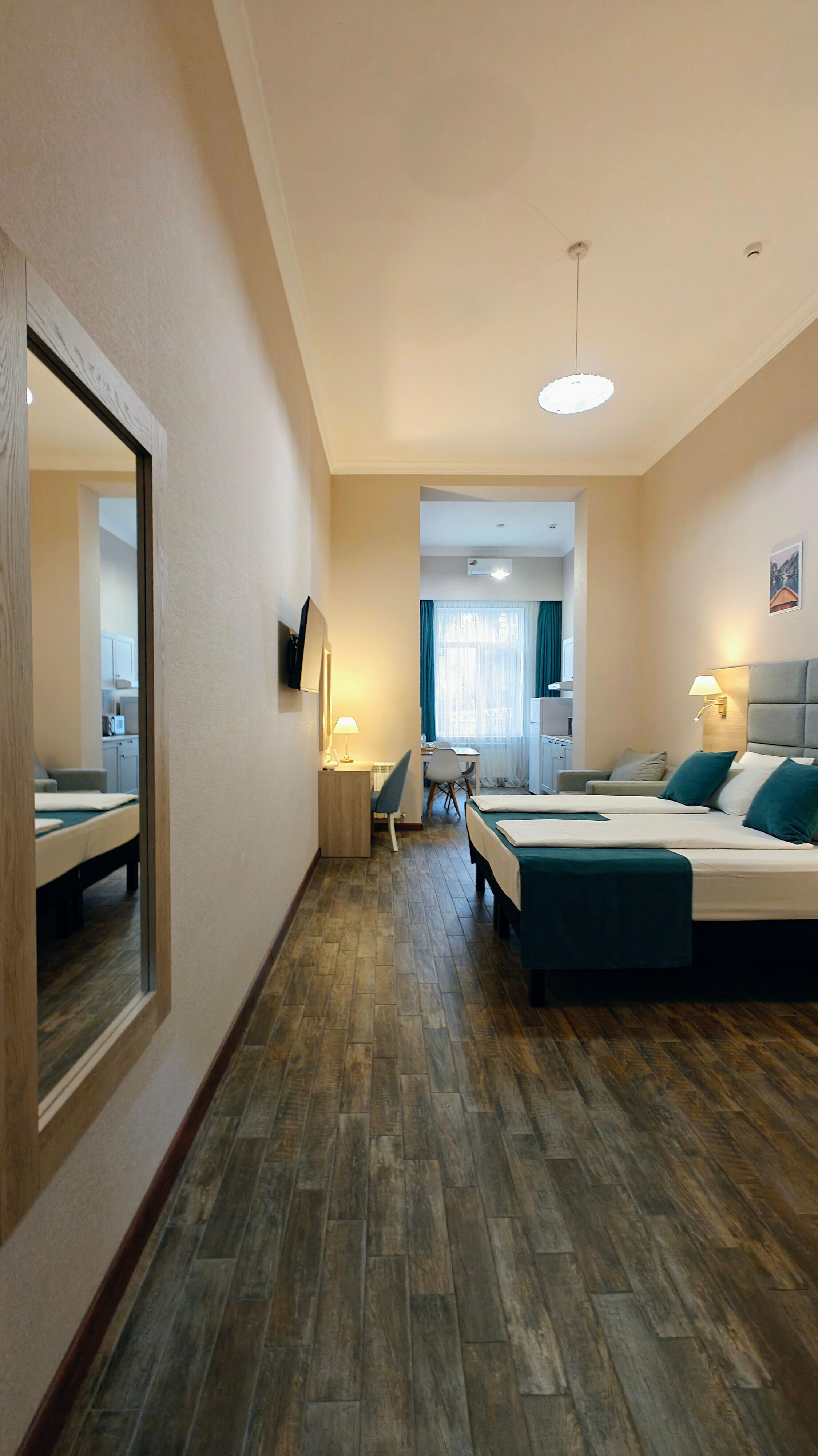 2 этаж I Студия (трёхместный номер с кухонным уголком и микроволновой печью)