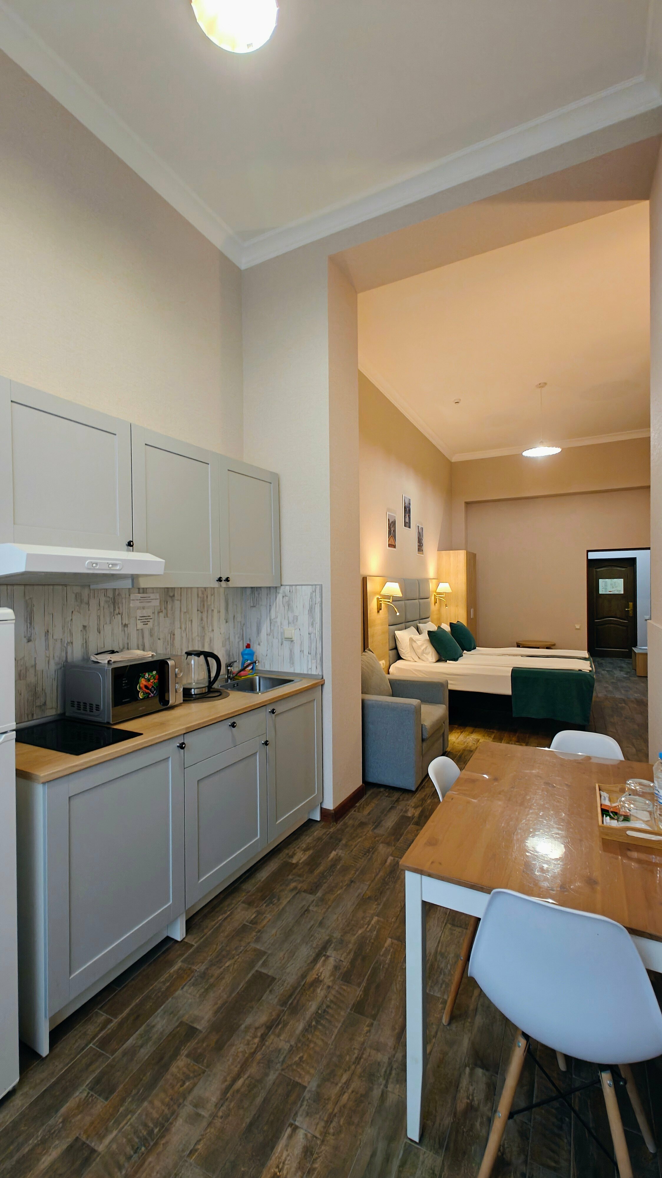 2 этаж I Студия (трёхместный номер с кухонным уголком и микроволновой печью)