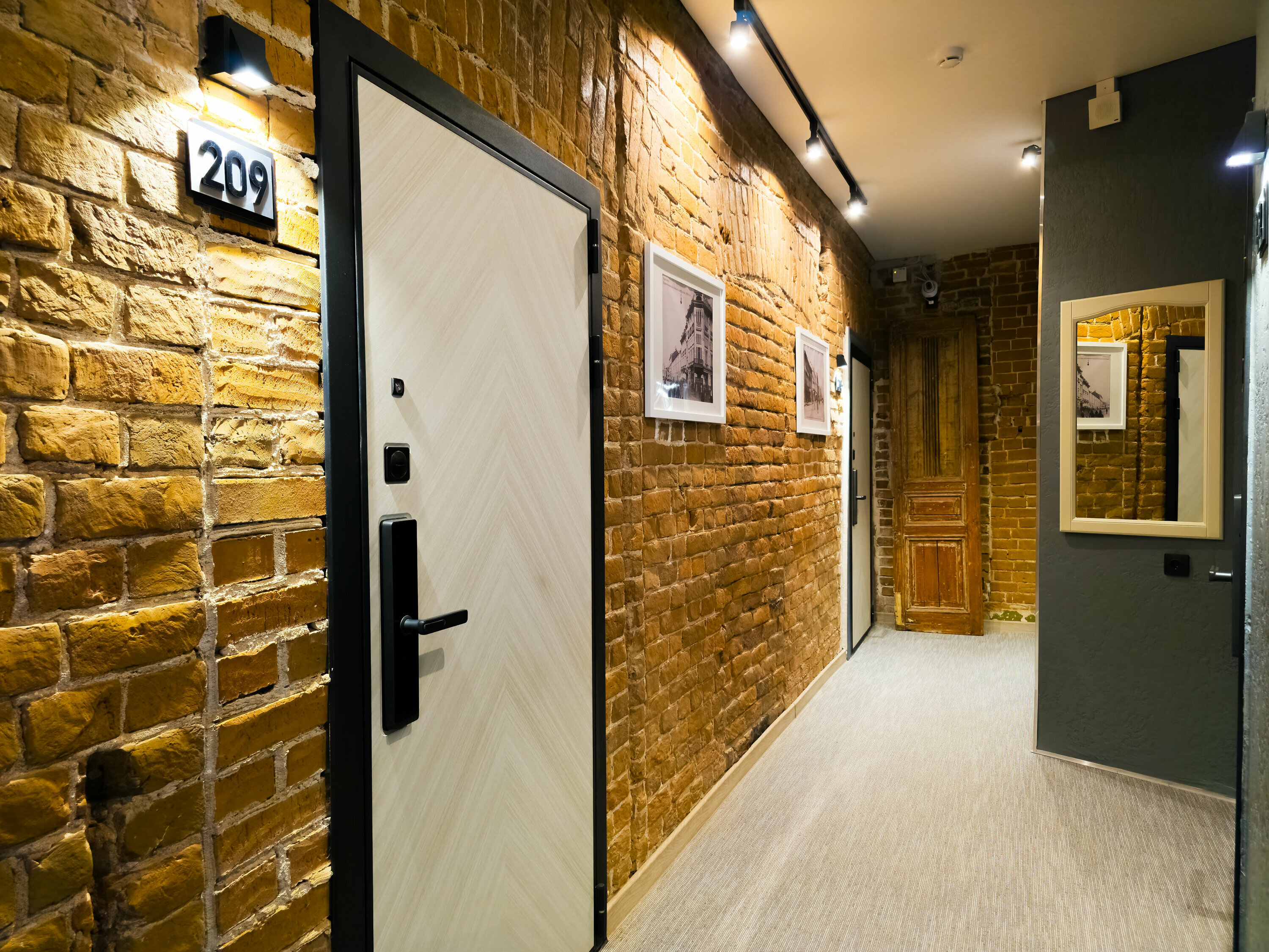 Однокомнатный делюкс с ванной и видом на гаргульи и Казанский монастырь