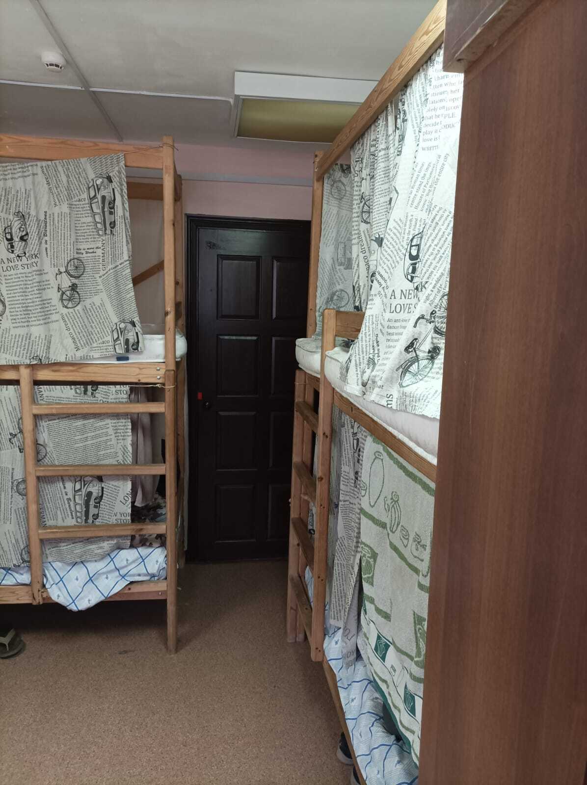 Односпальная кровать в общем номере