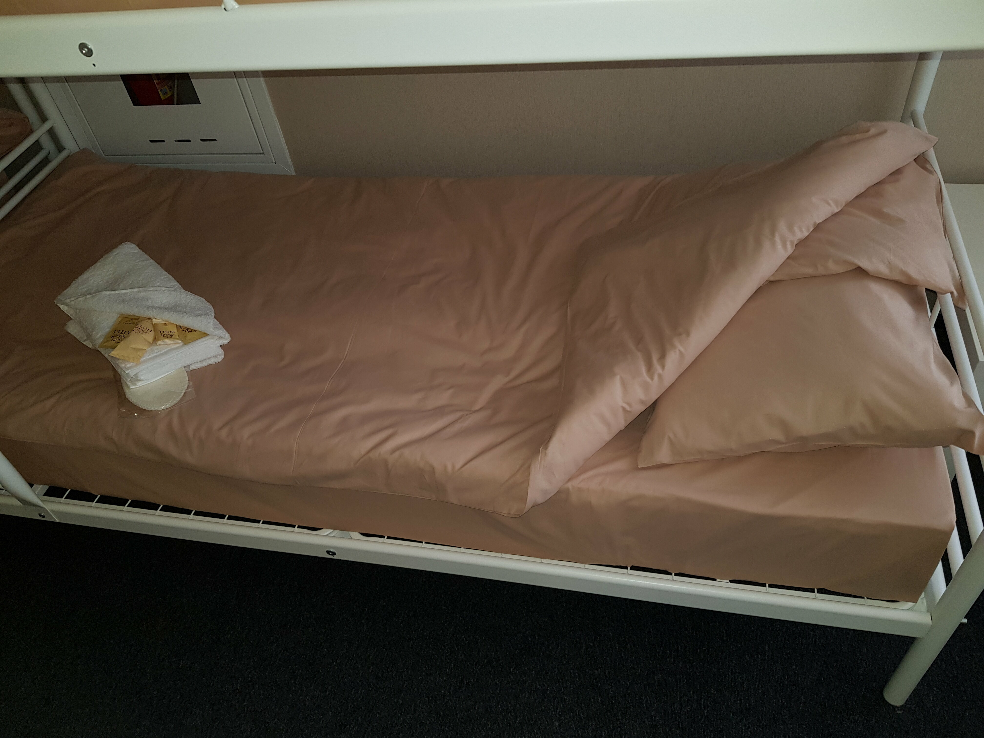 Кровать в общем 6-местном номере